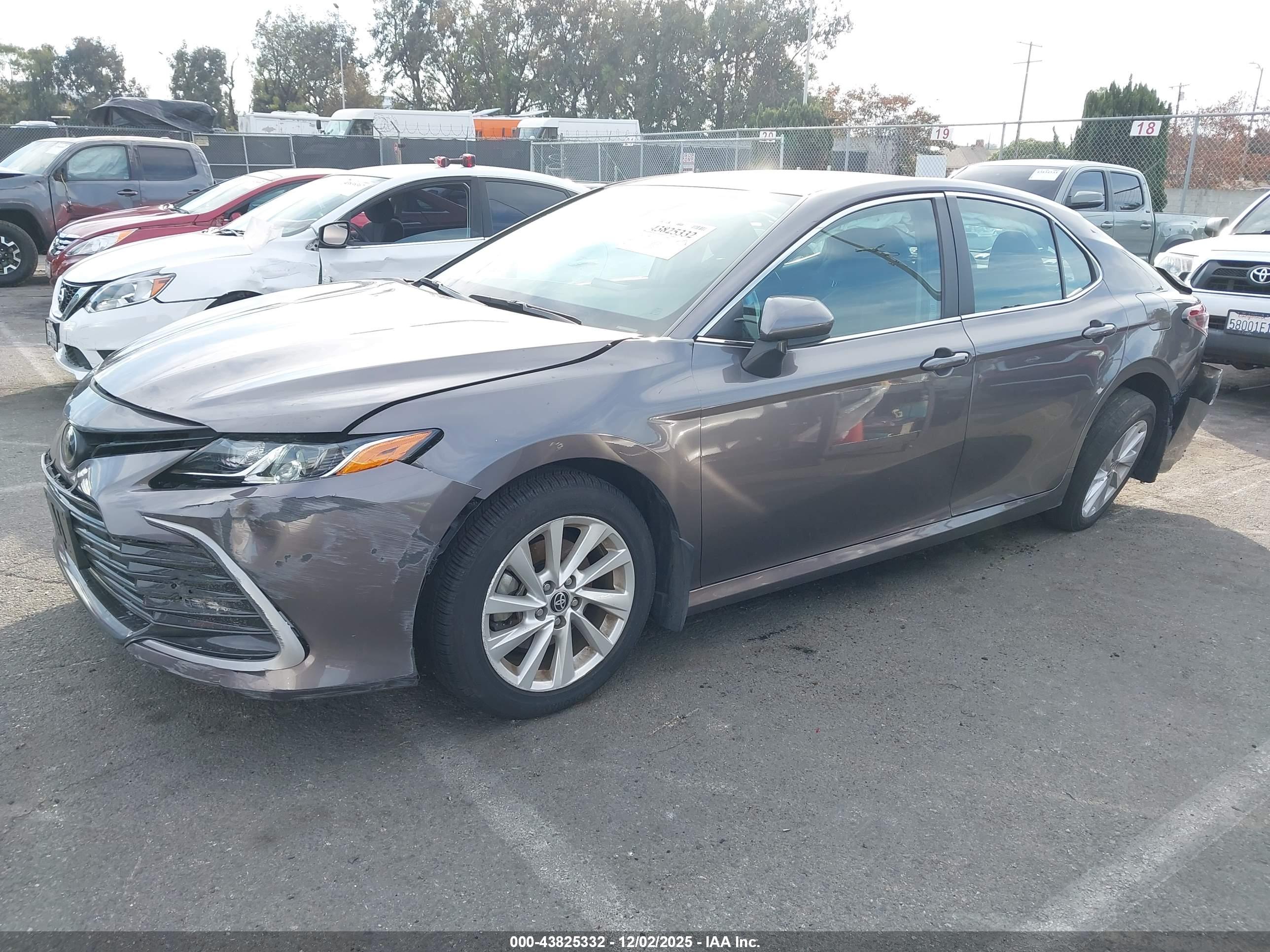 TOYOTA CAMRY image 2