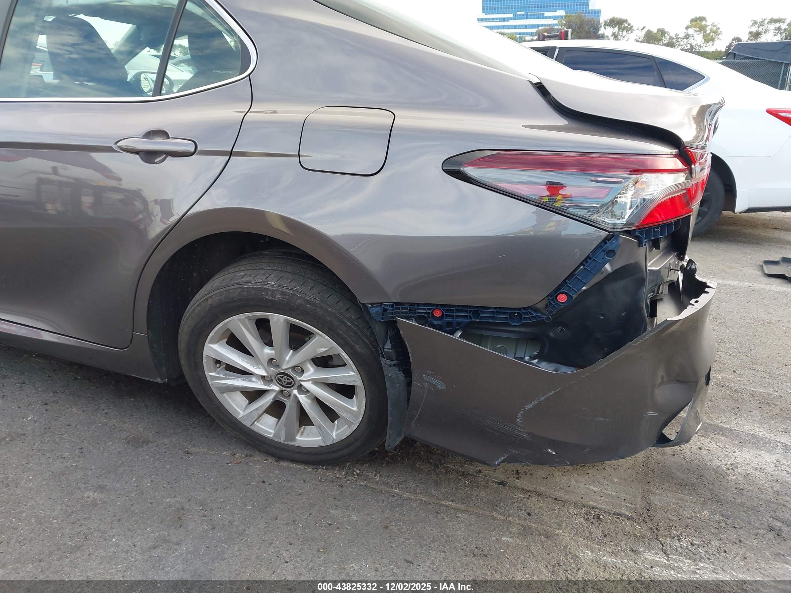 TOYOTA CAMRY image 6