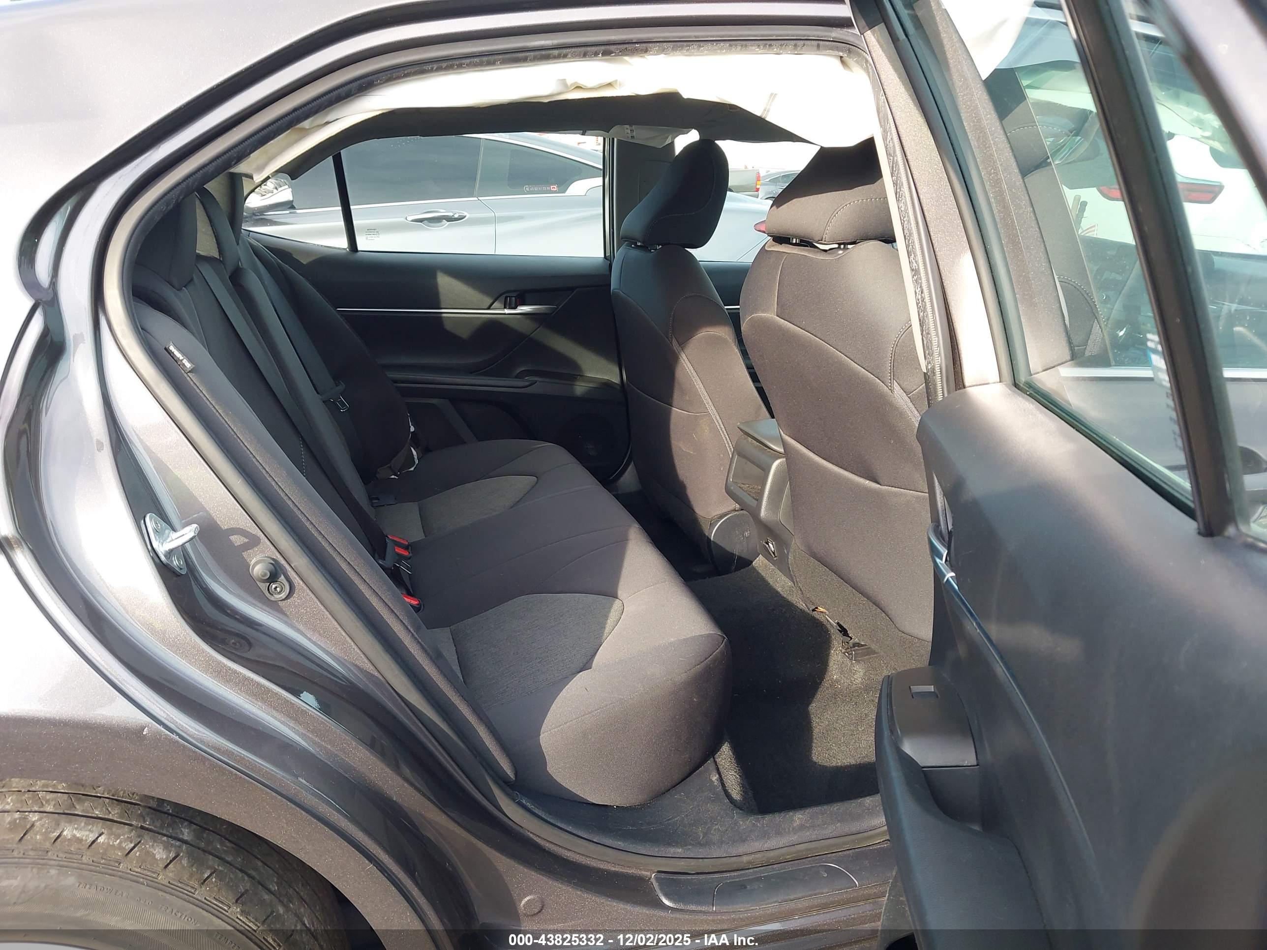 TOYOTA CAMRY image 8
