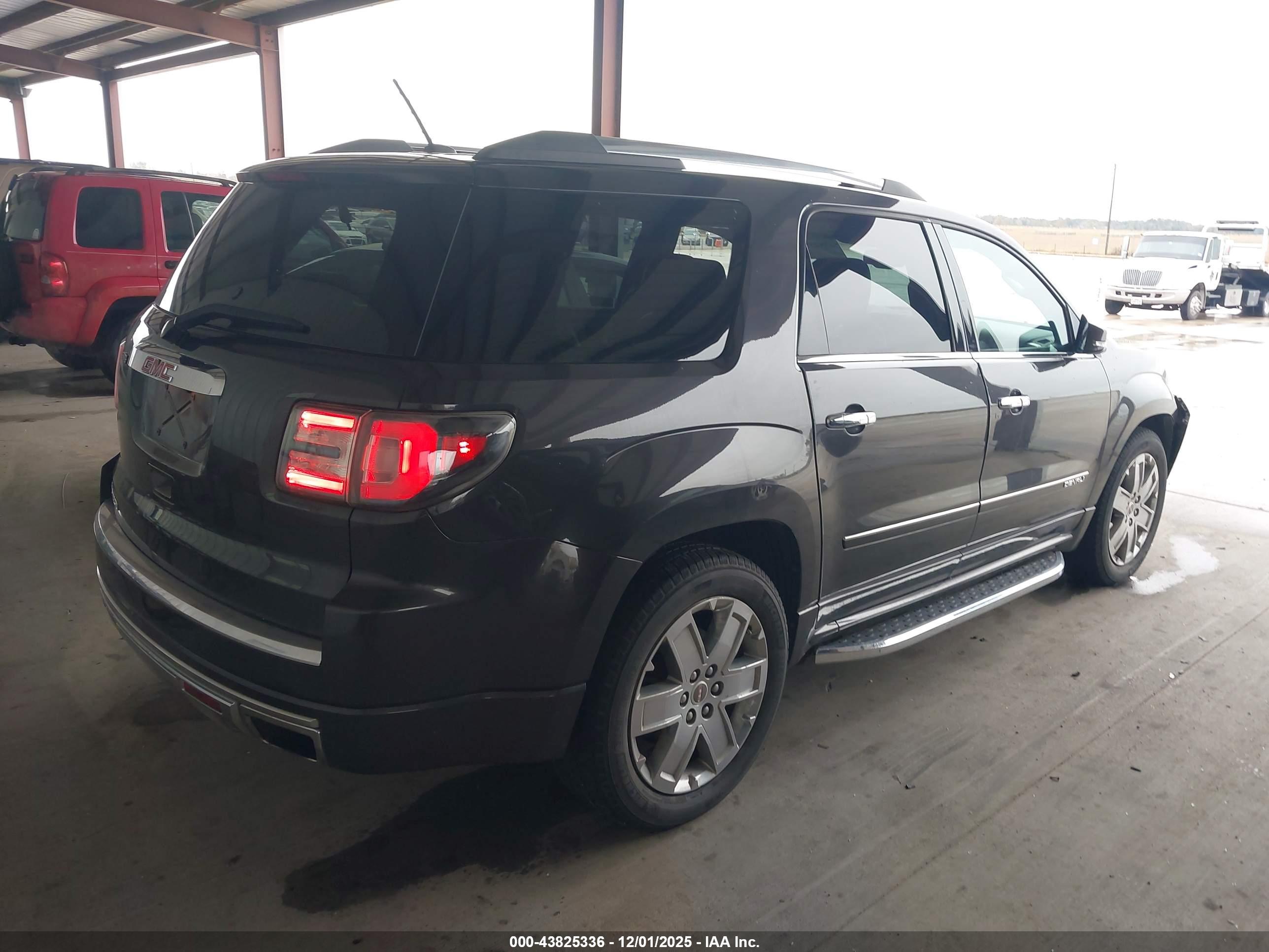 GMC ACADIA image 4