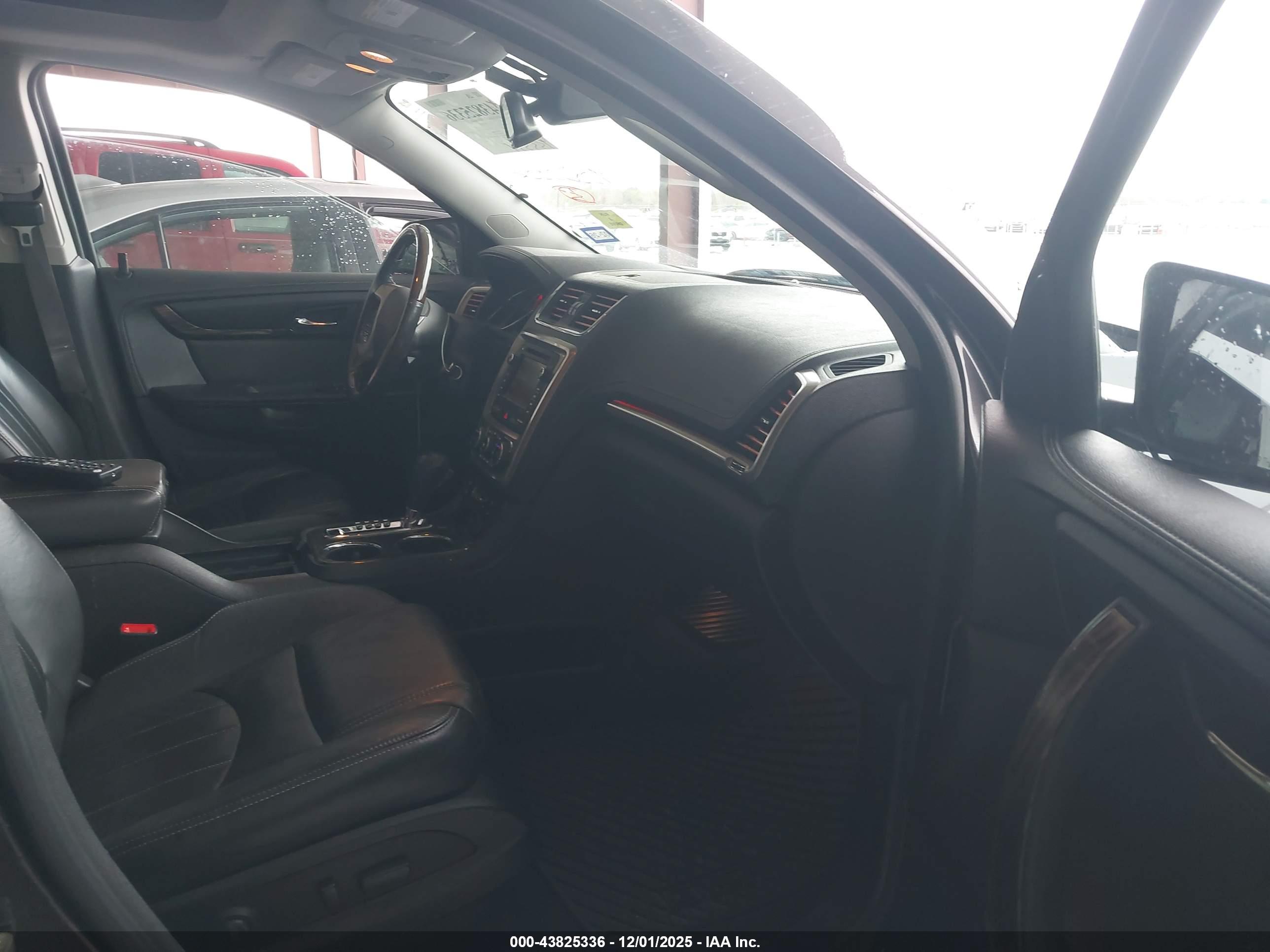 GMC ACADIA image 5