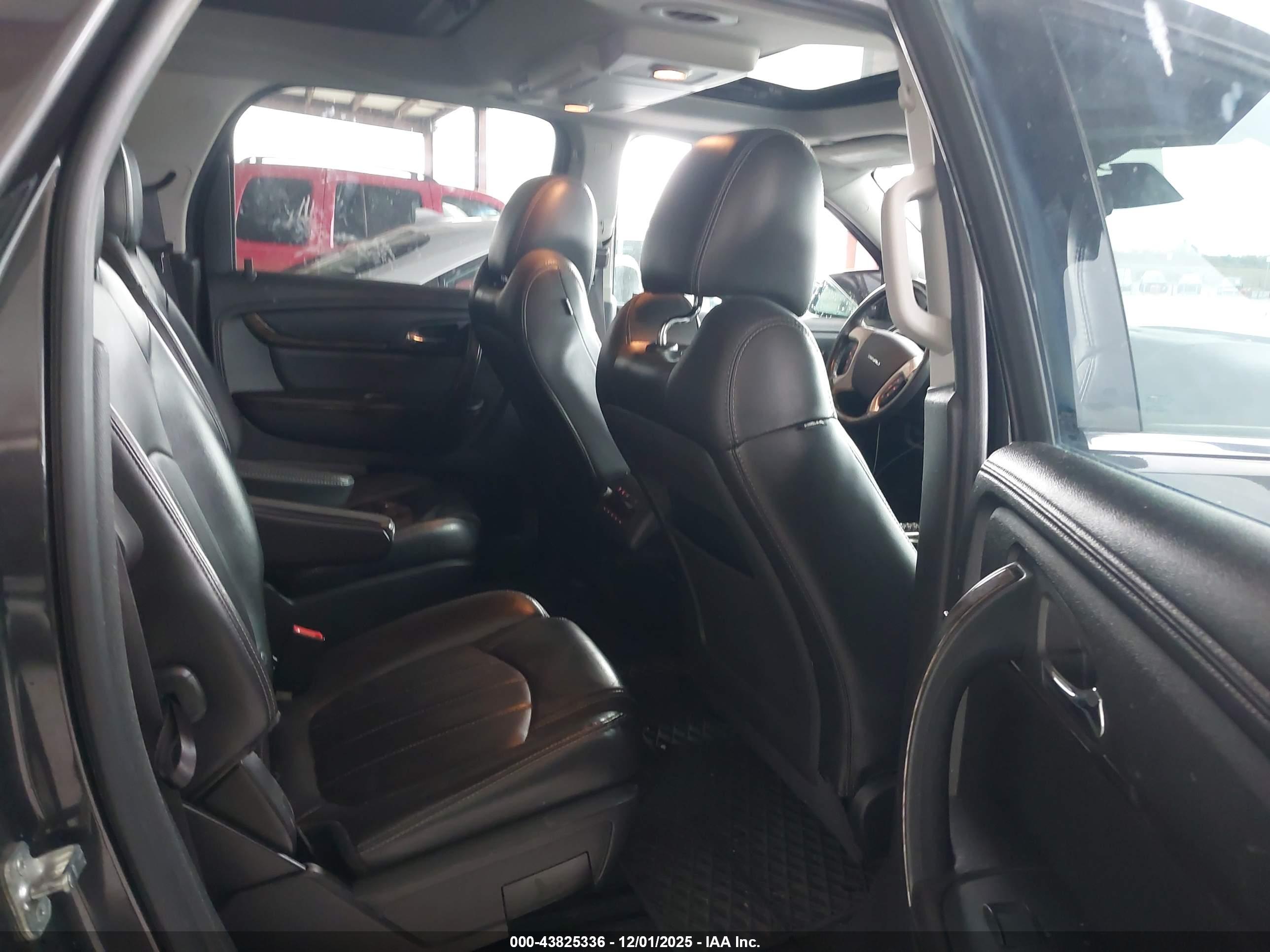 GMC ACADIA image 8