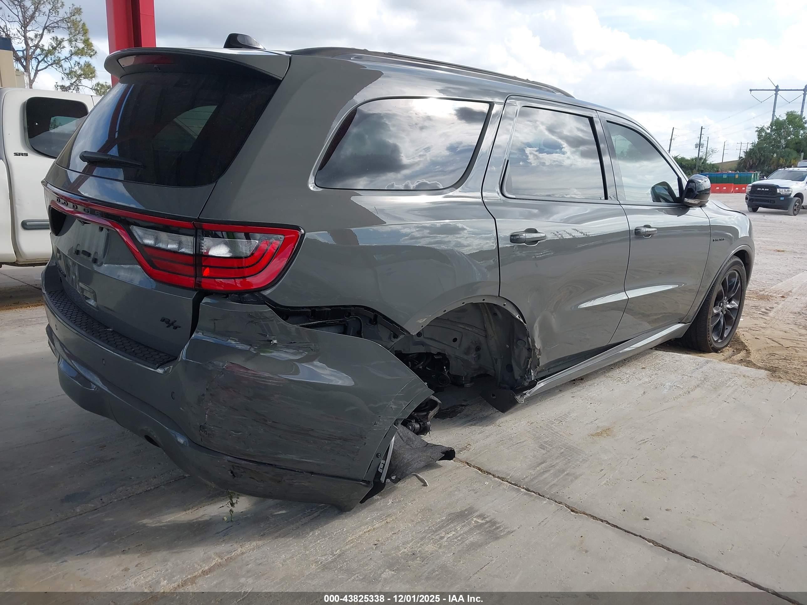 DODGE DURANGO image 6