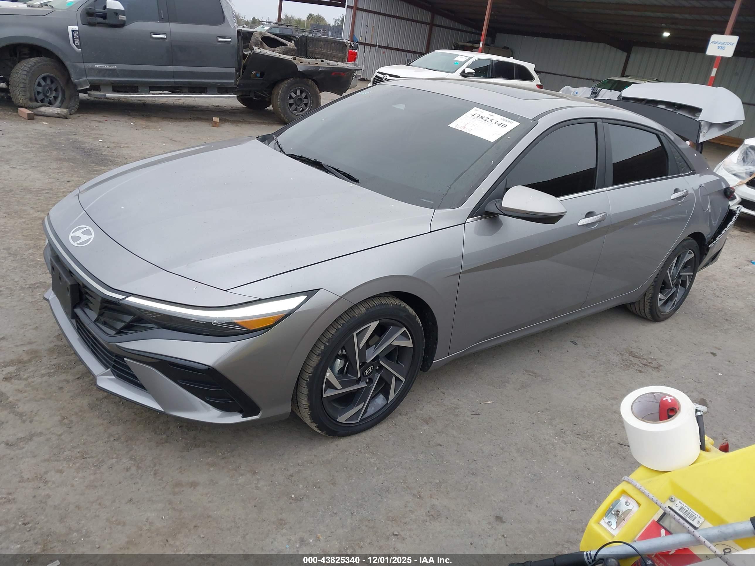 HYUNDAI ELANTRA image 2