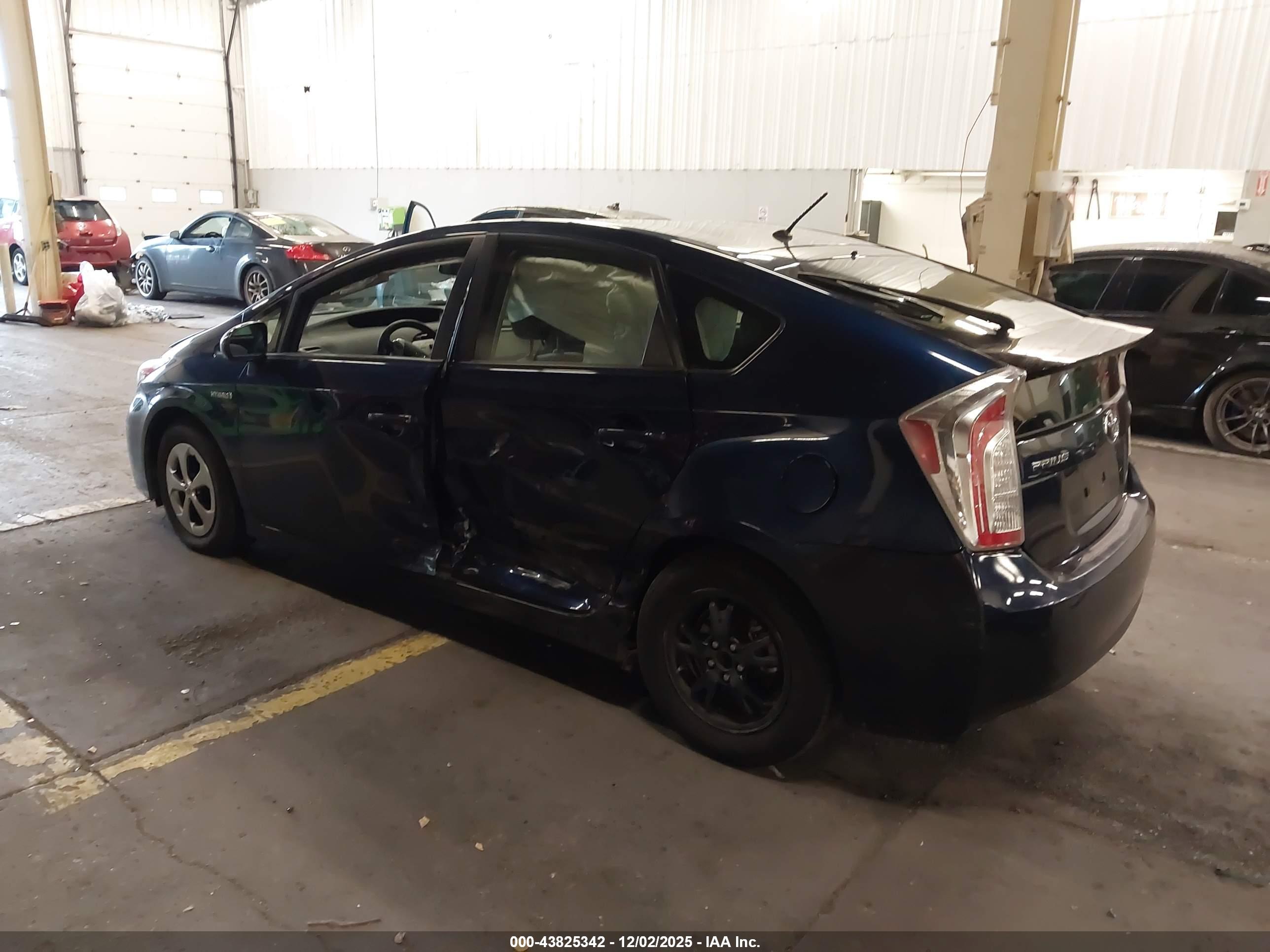 TOYOTA PRIUS image 3