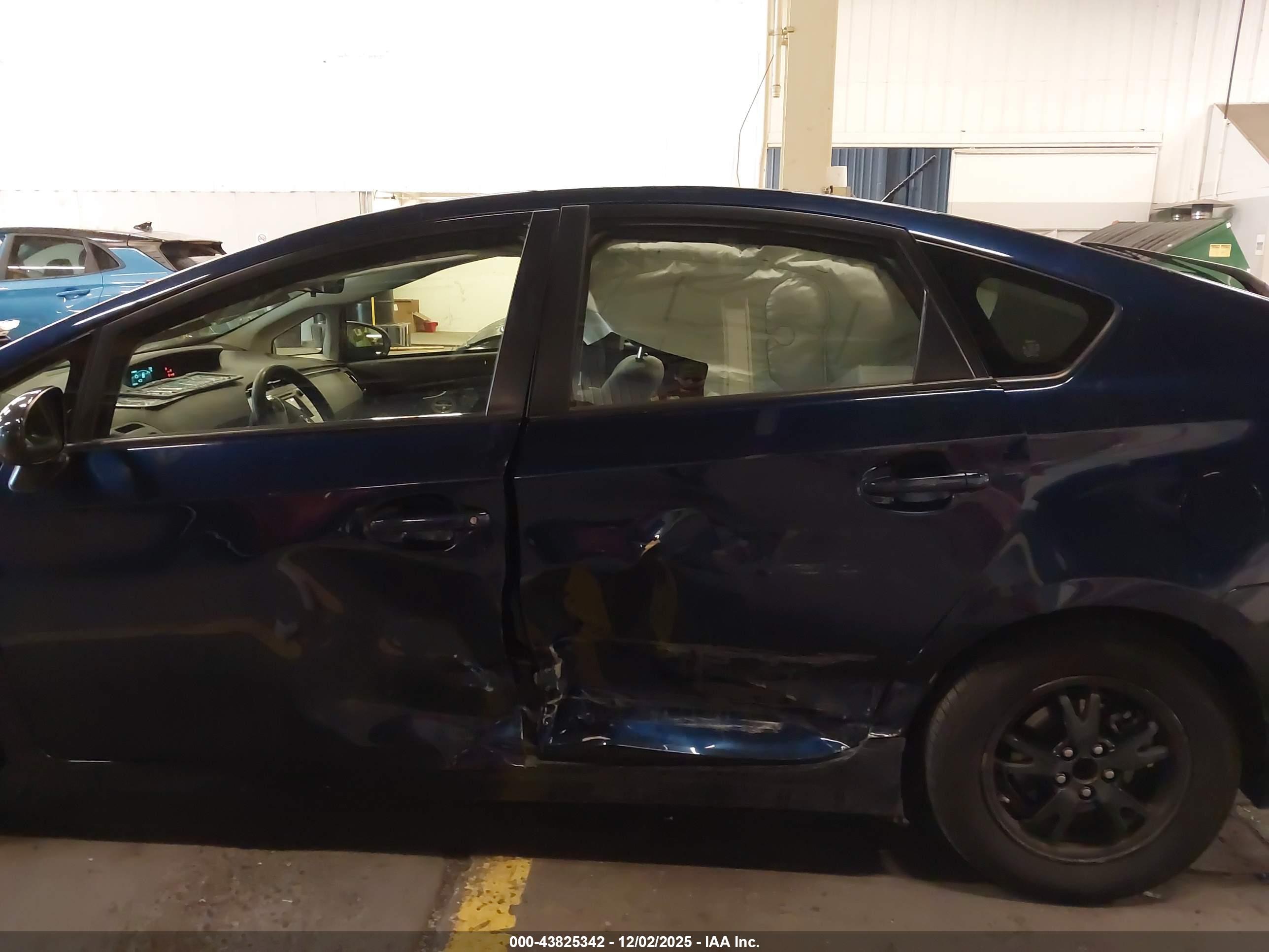 TOYOTA PRIUS image 6