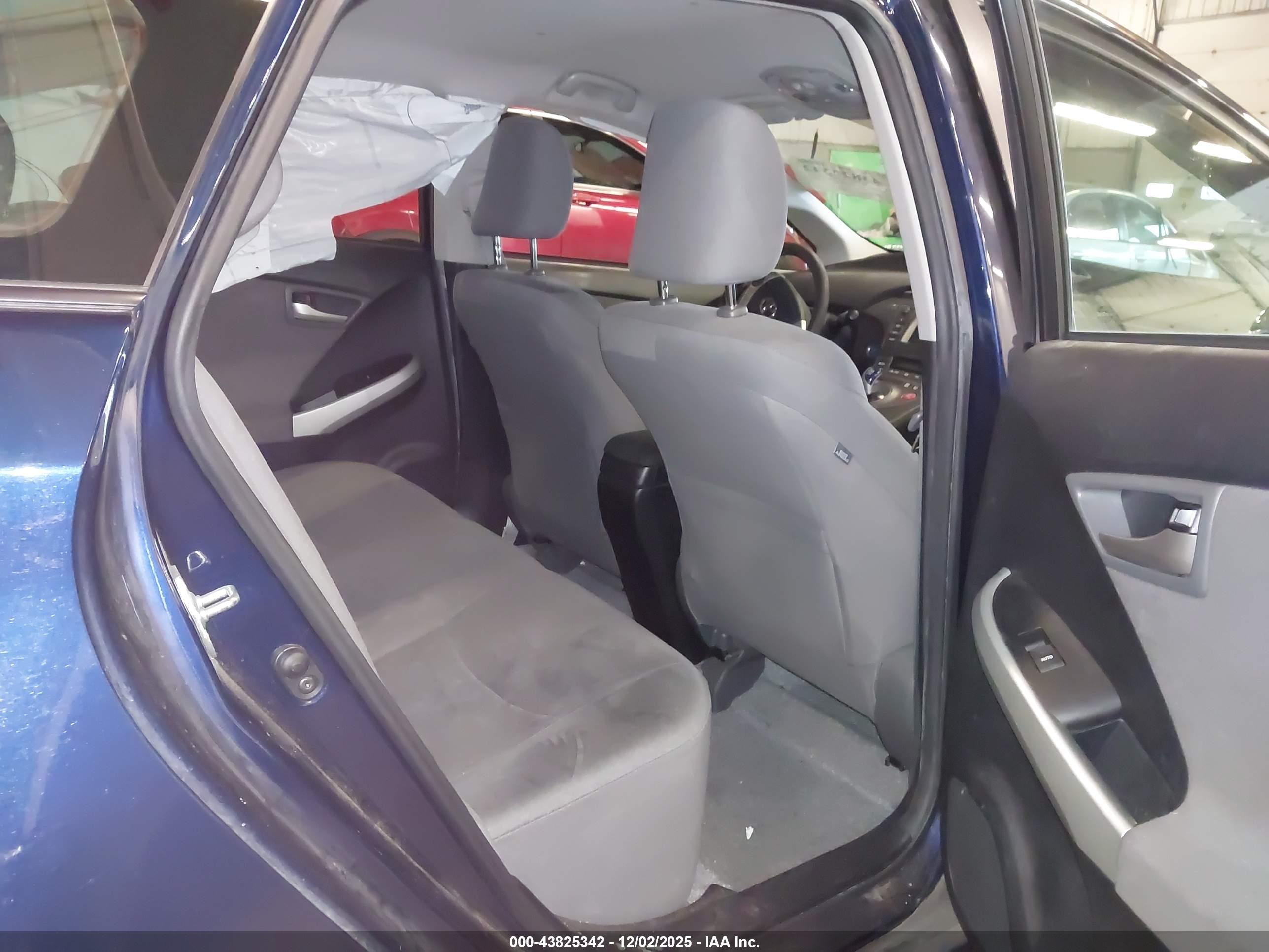 TOYOTA PRIUS image 8