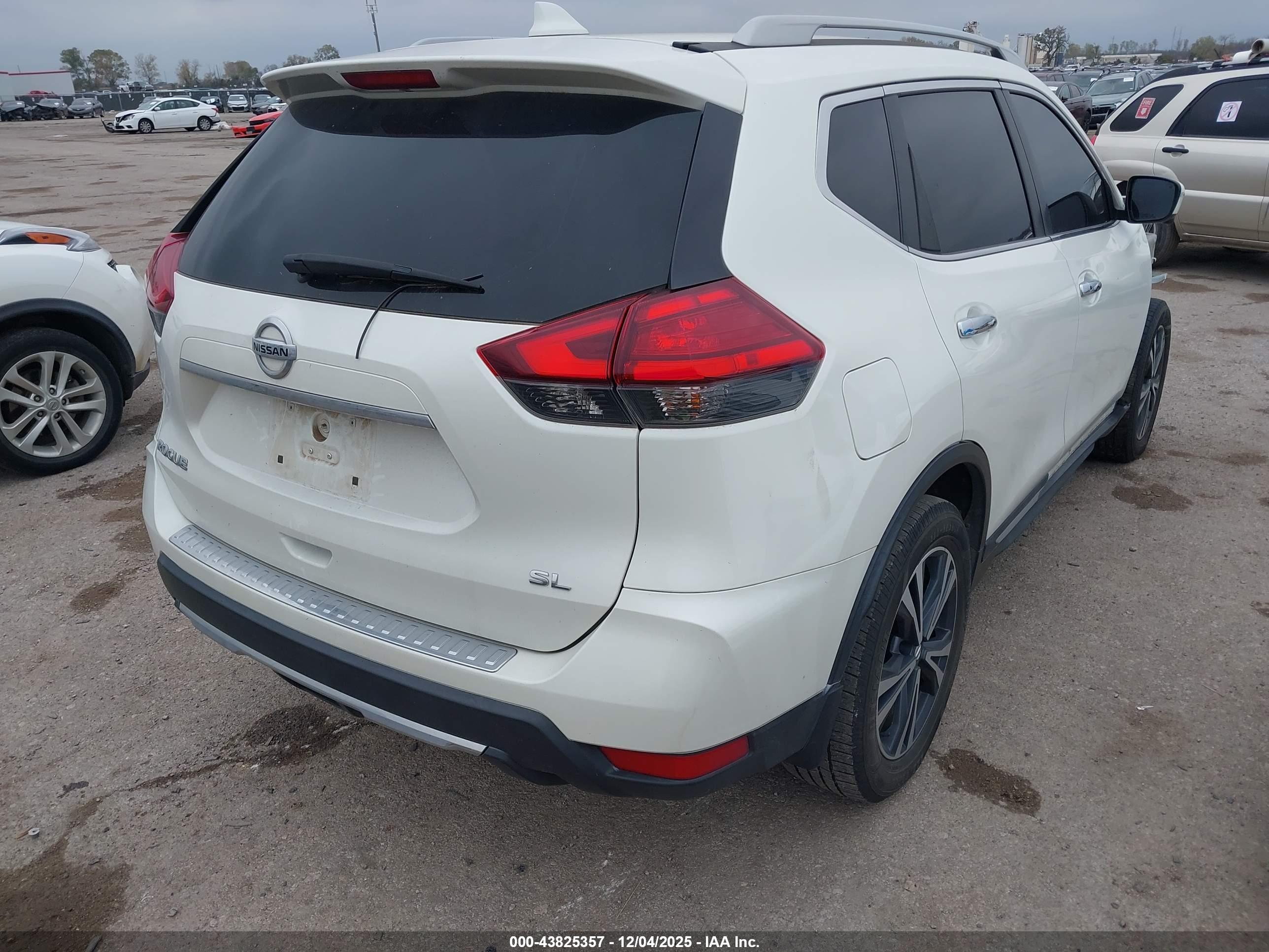 NISSAN ROGUE image 4