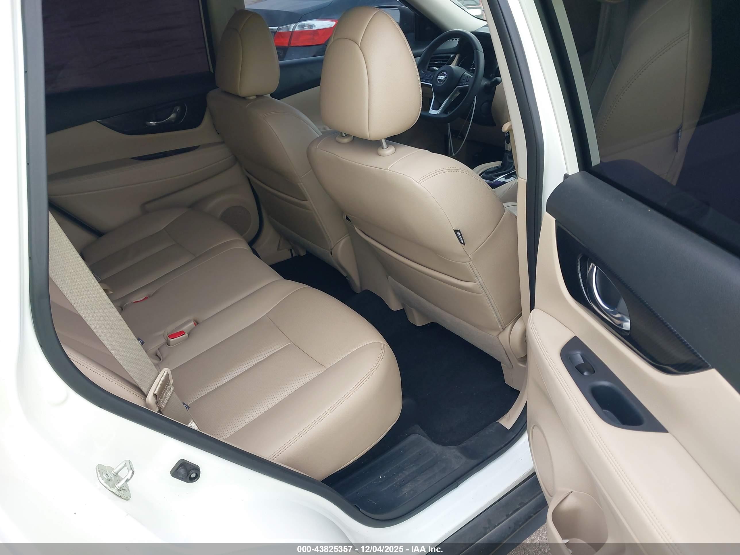NISSAN ROGUE image 8