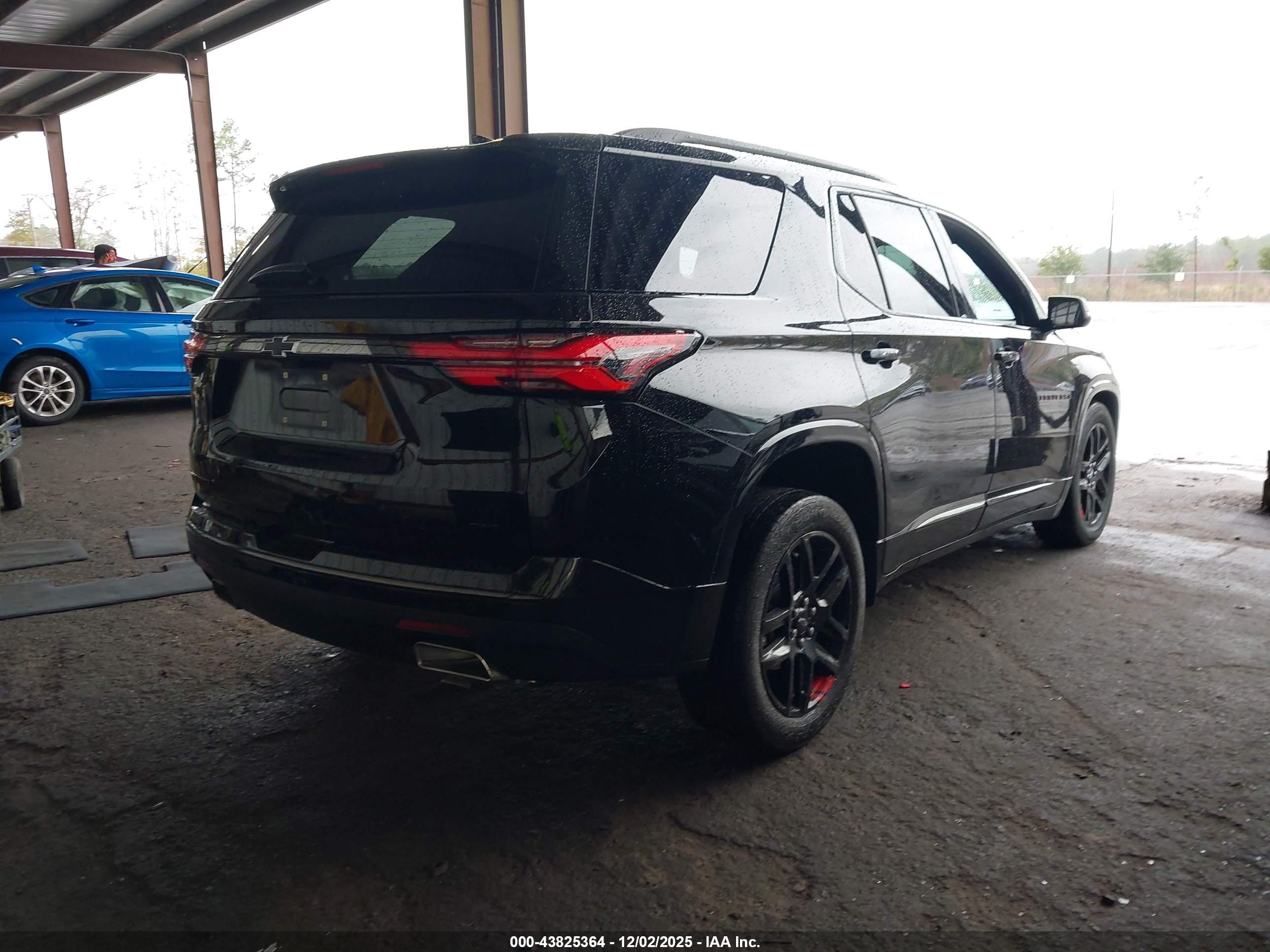 CHEVROLET TRAVERSE image 4