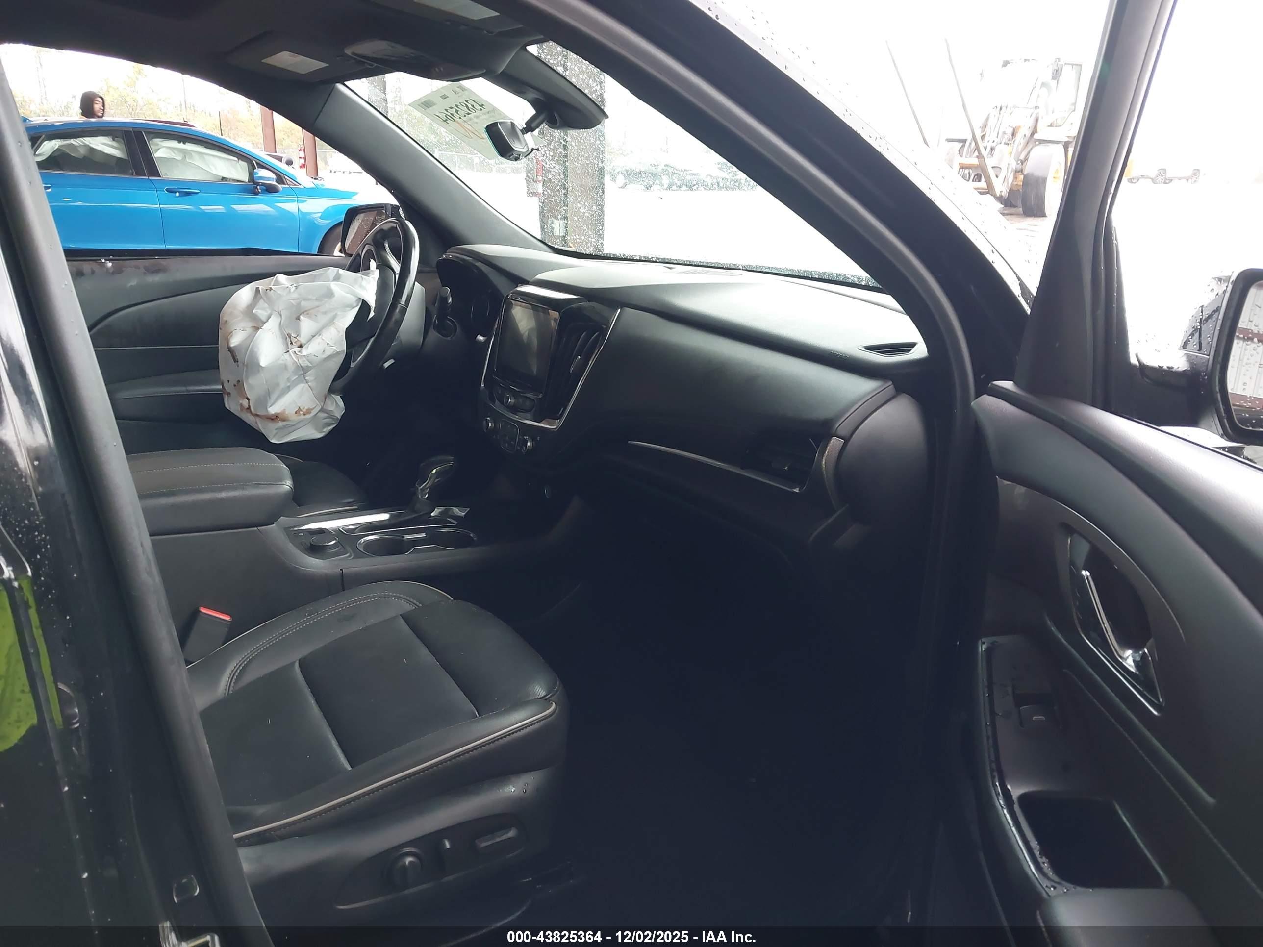 CHEVROLET TRAVERSE image 5