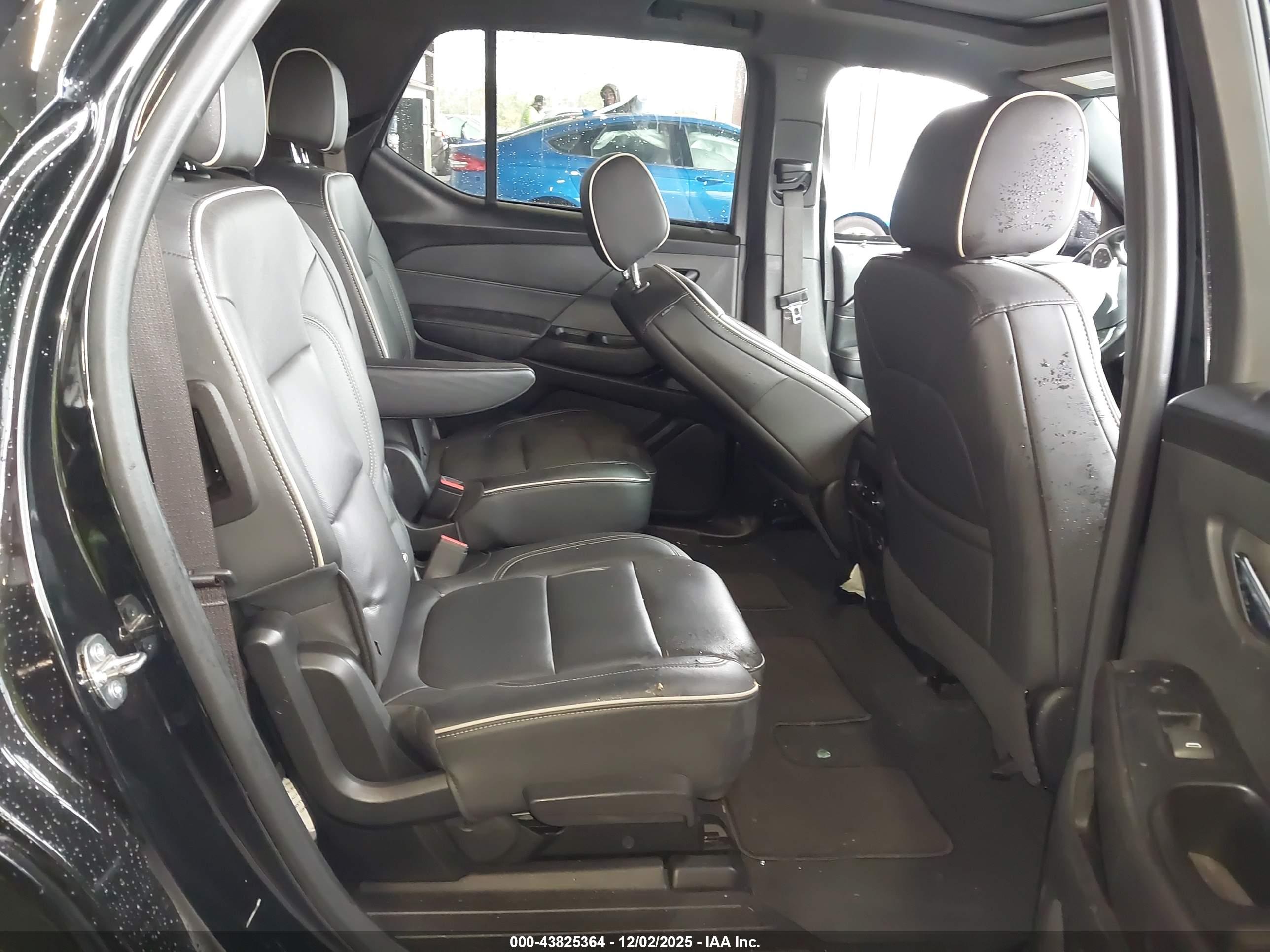 CHEVROLET TRAVERSE image 8