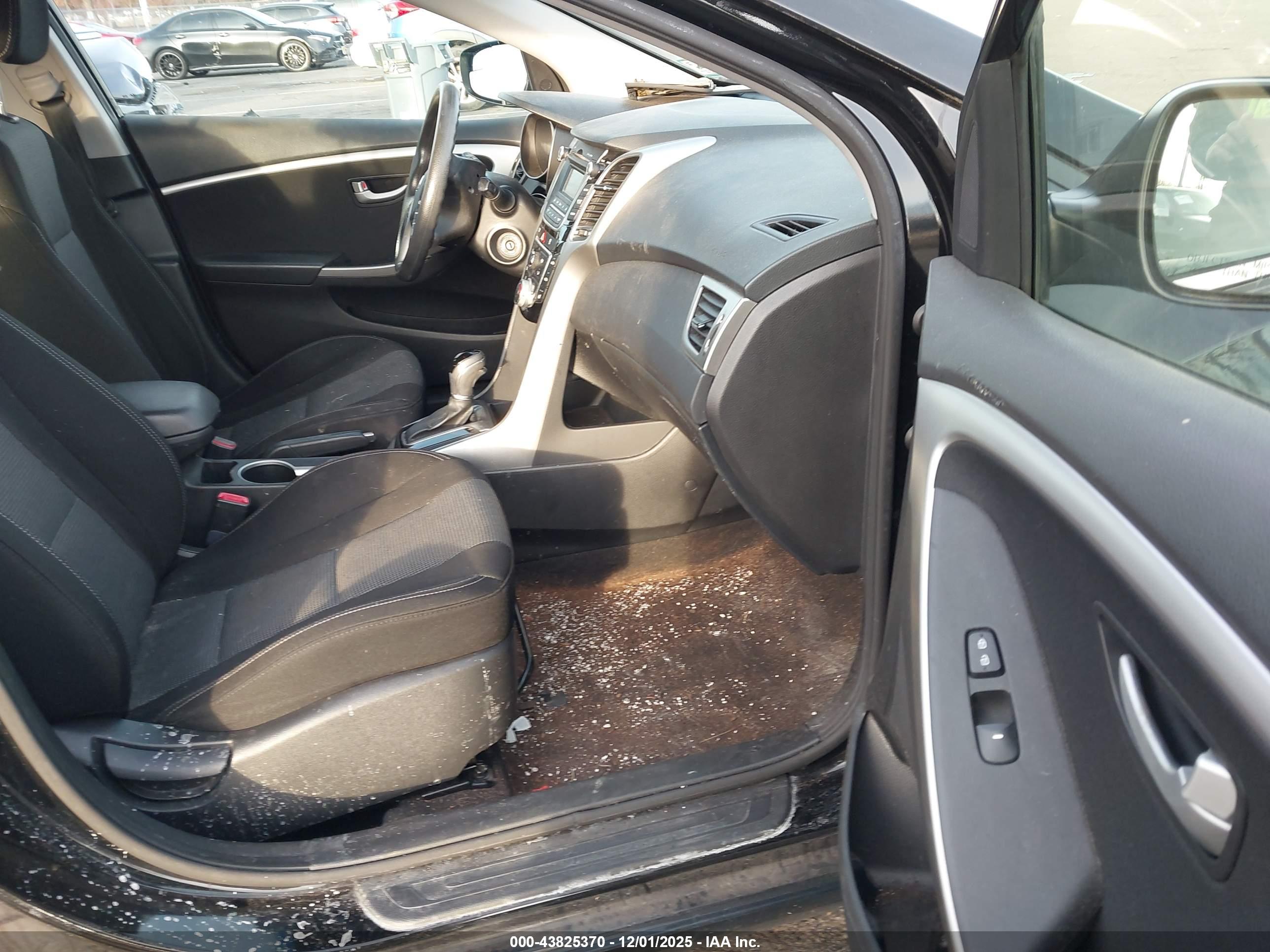 HYUNDAI ELANTRA image 5