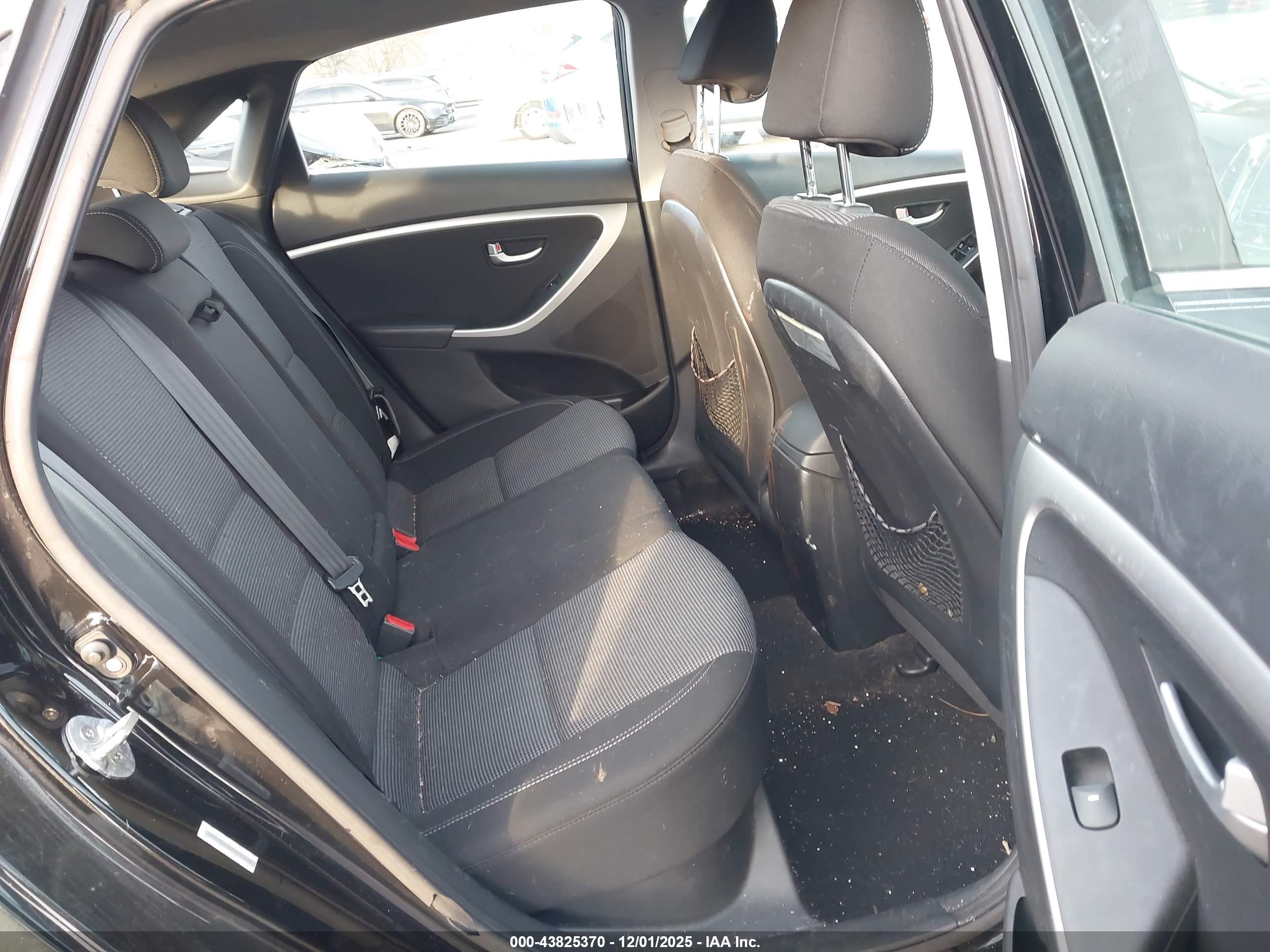 HYUNDAI ELANTRA image 8