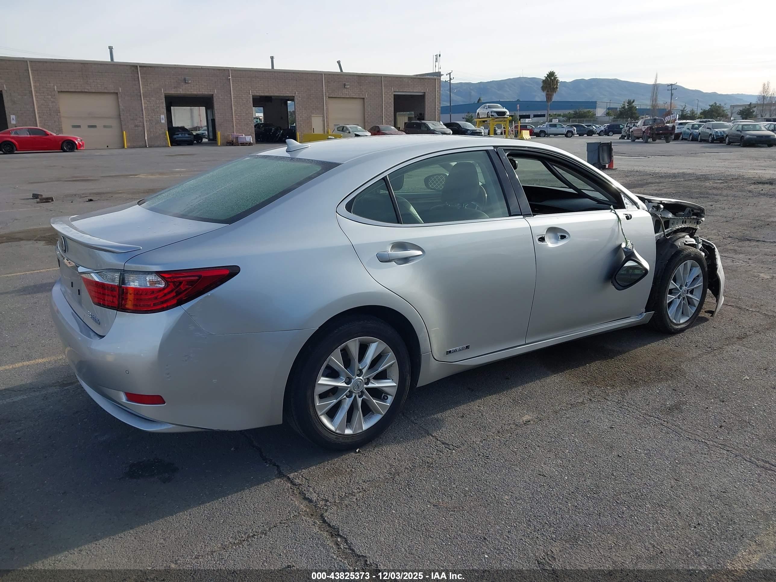 LEXUS ES image 4