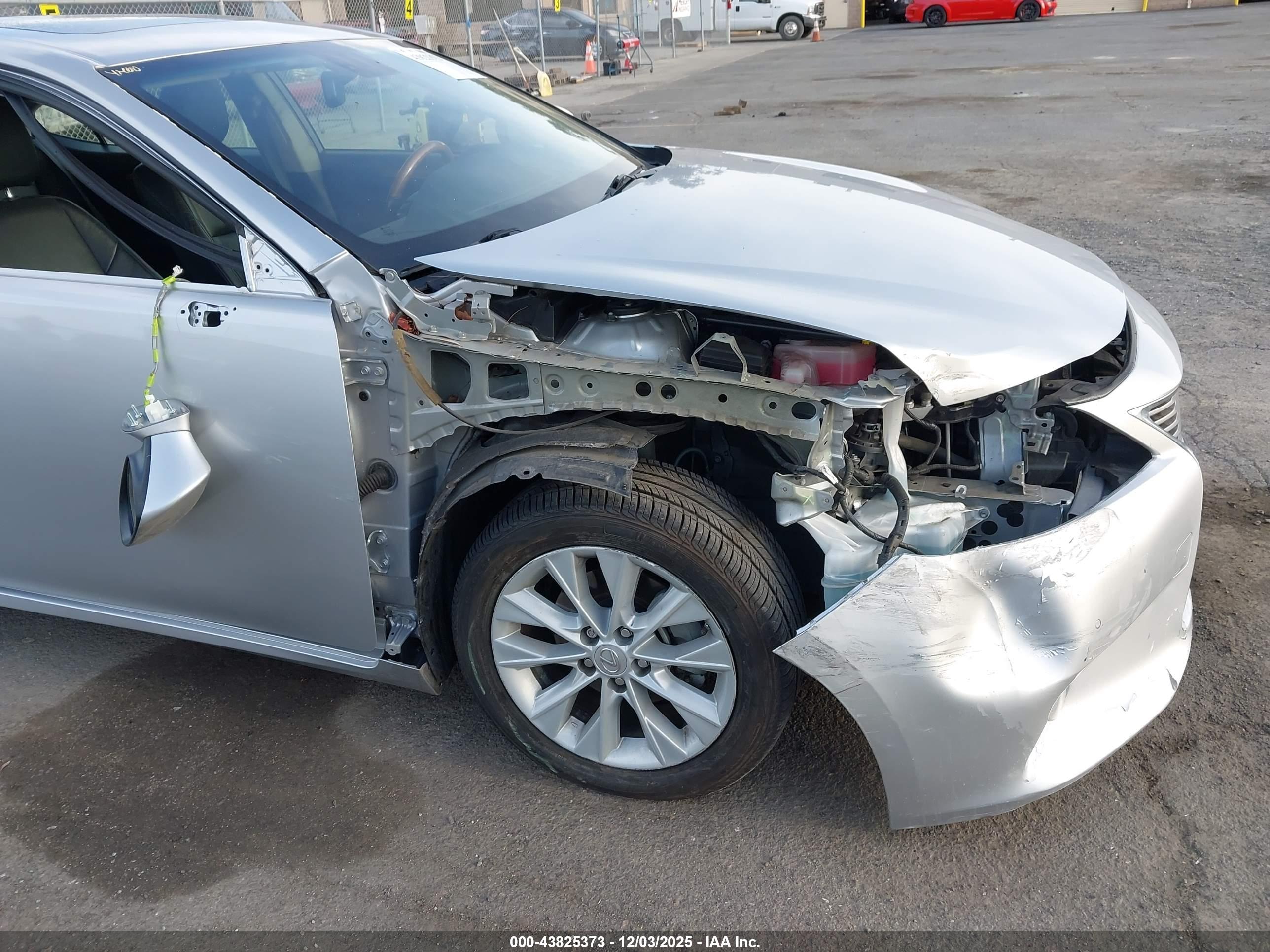 LEXUS ES image 6