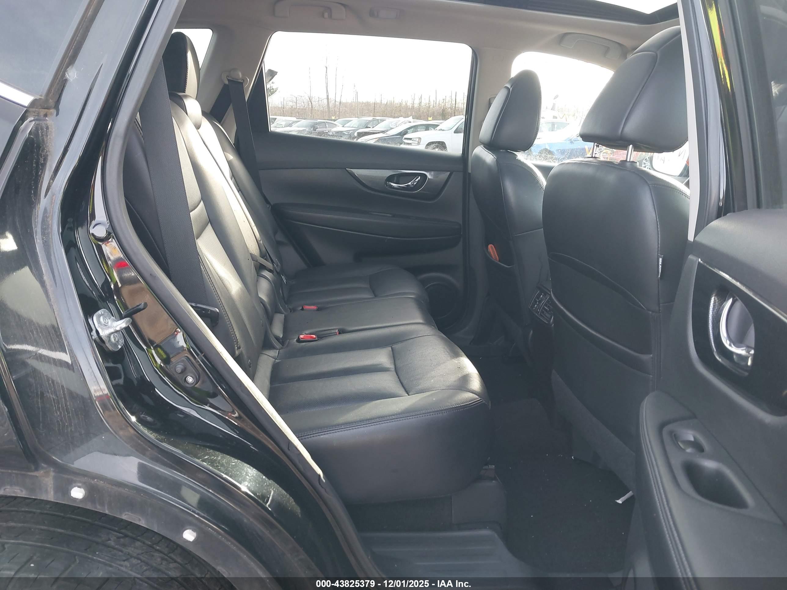NISSAN ROGUE image 8
