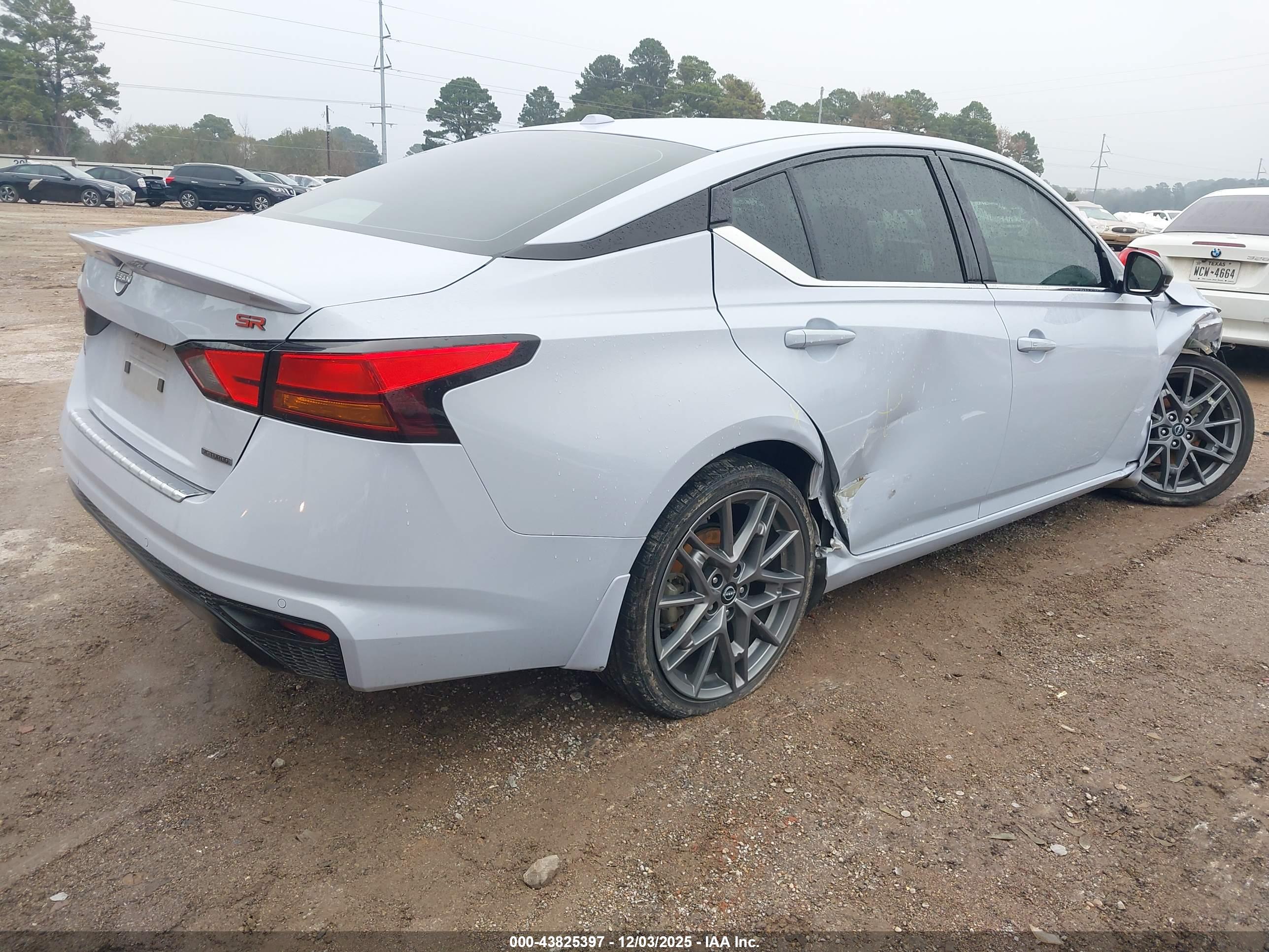 NISSAN ALTIMA image 4