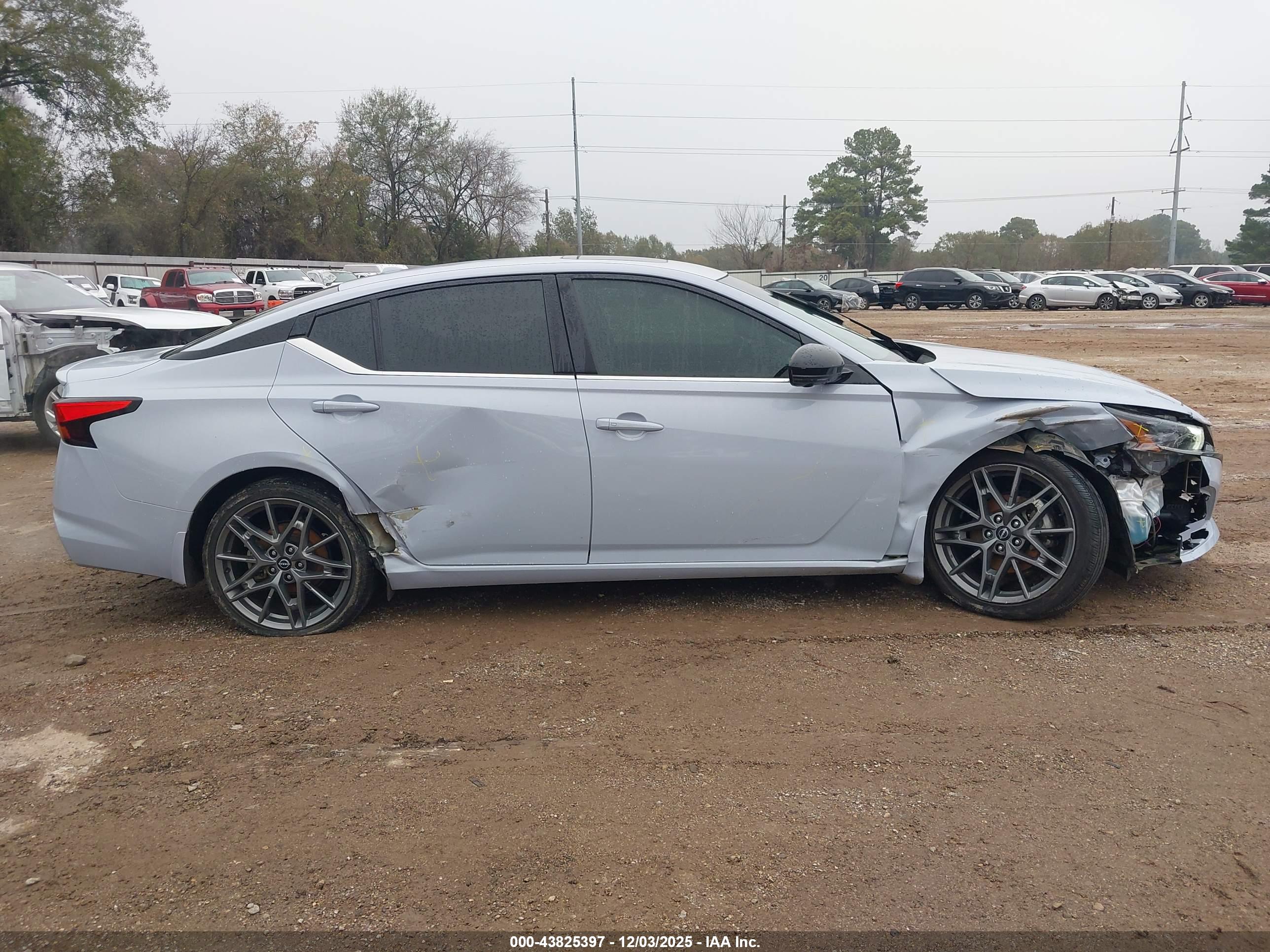 NISSAN ALTIMA image 6