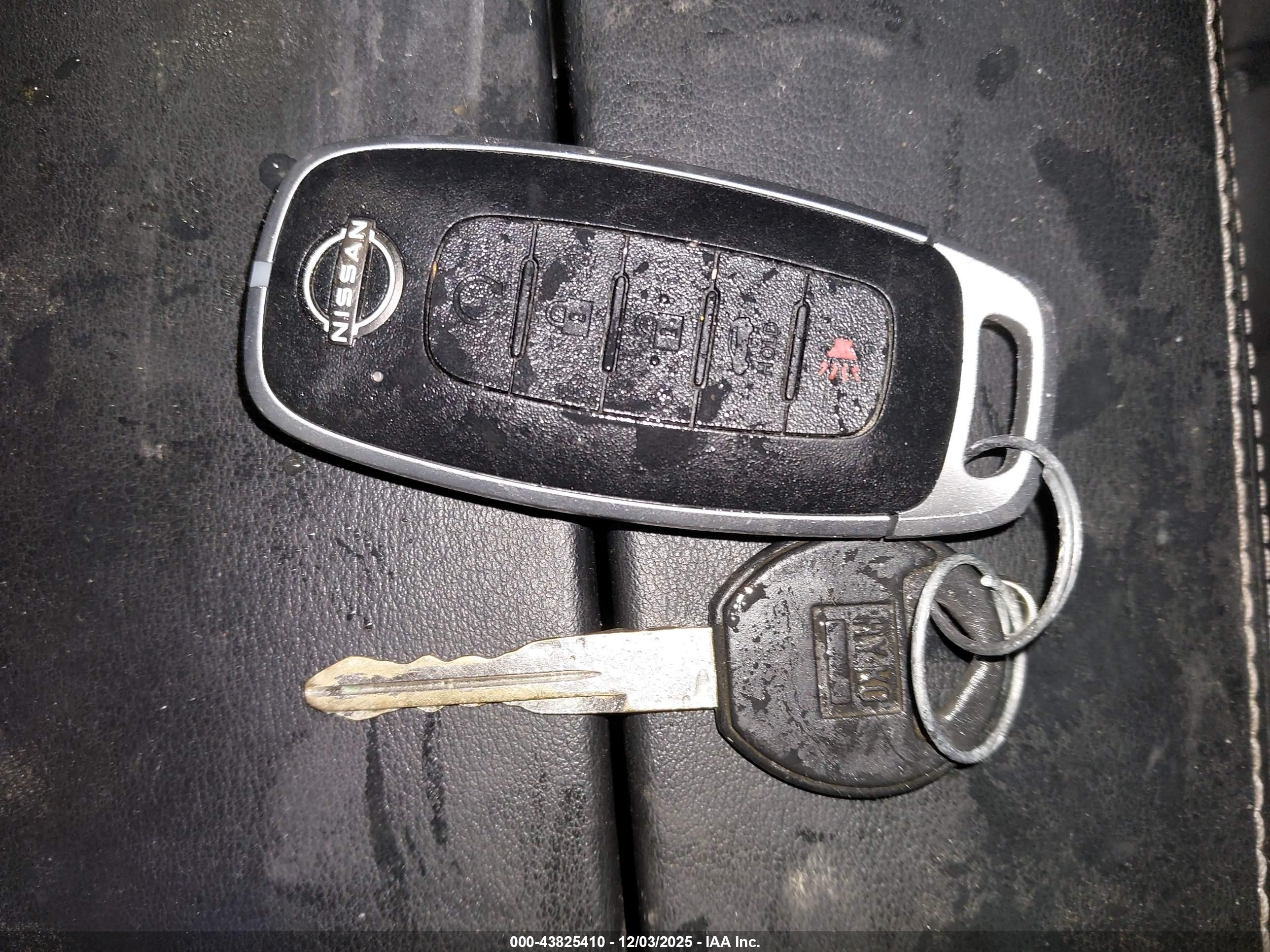 NISSAN ROGUE image 11
