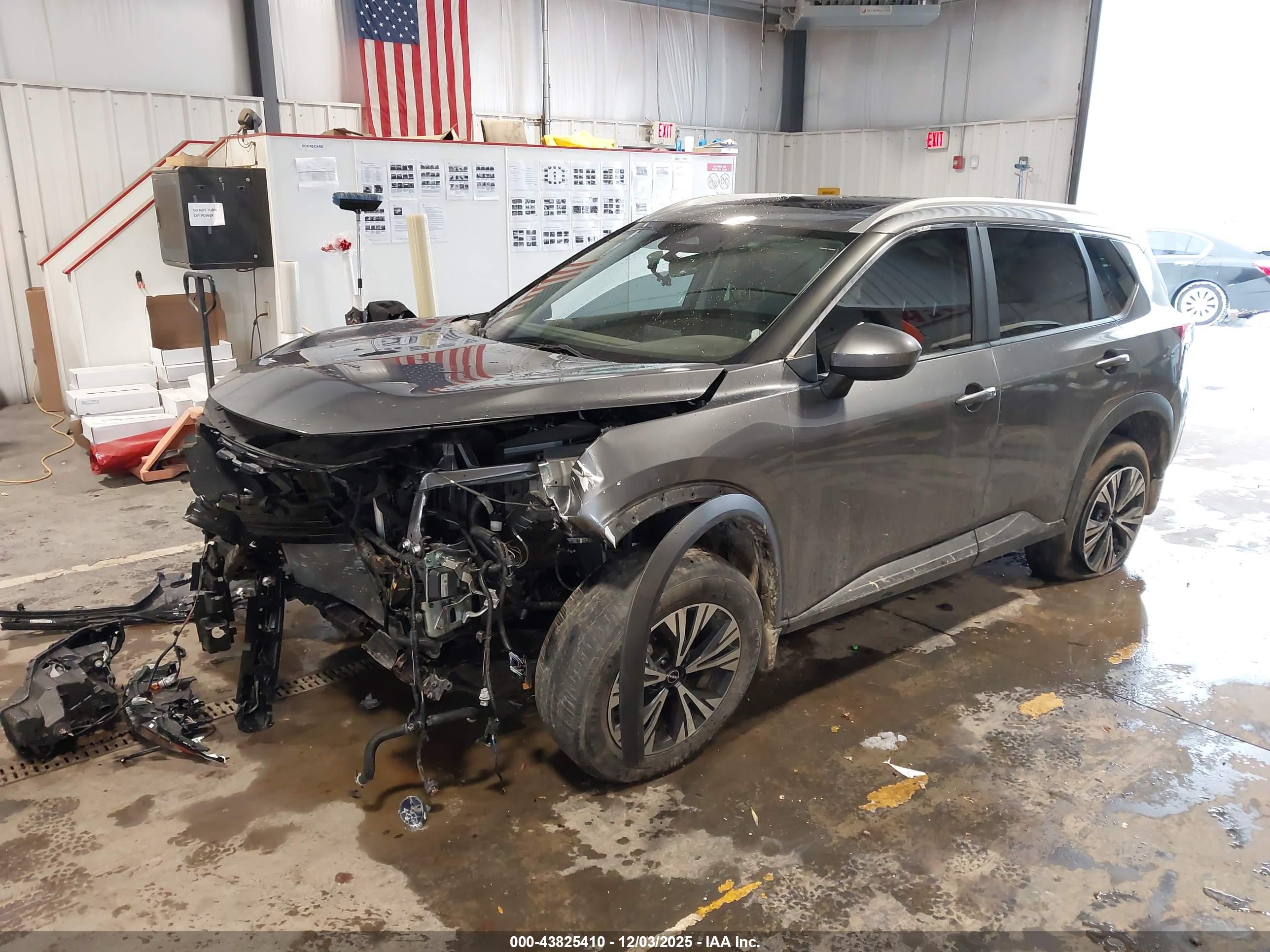 NISSAN ROGUE image 2
