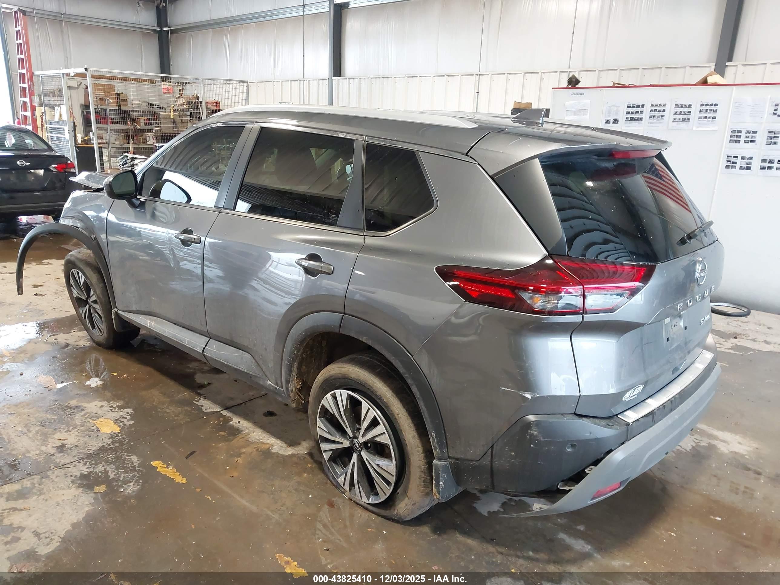 NISSAN ROGUE image 3