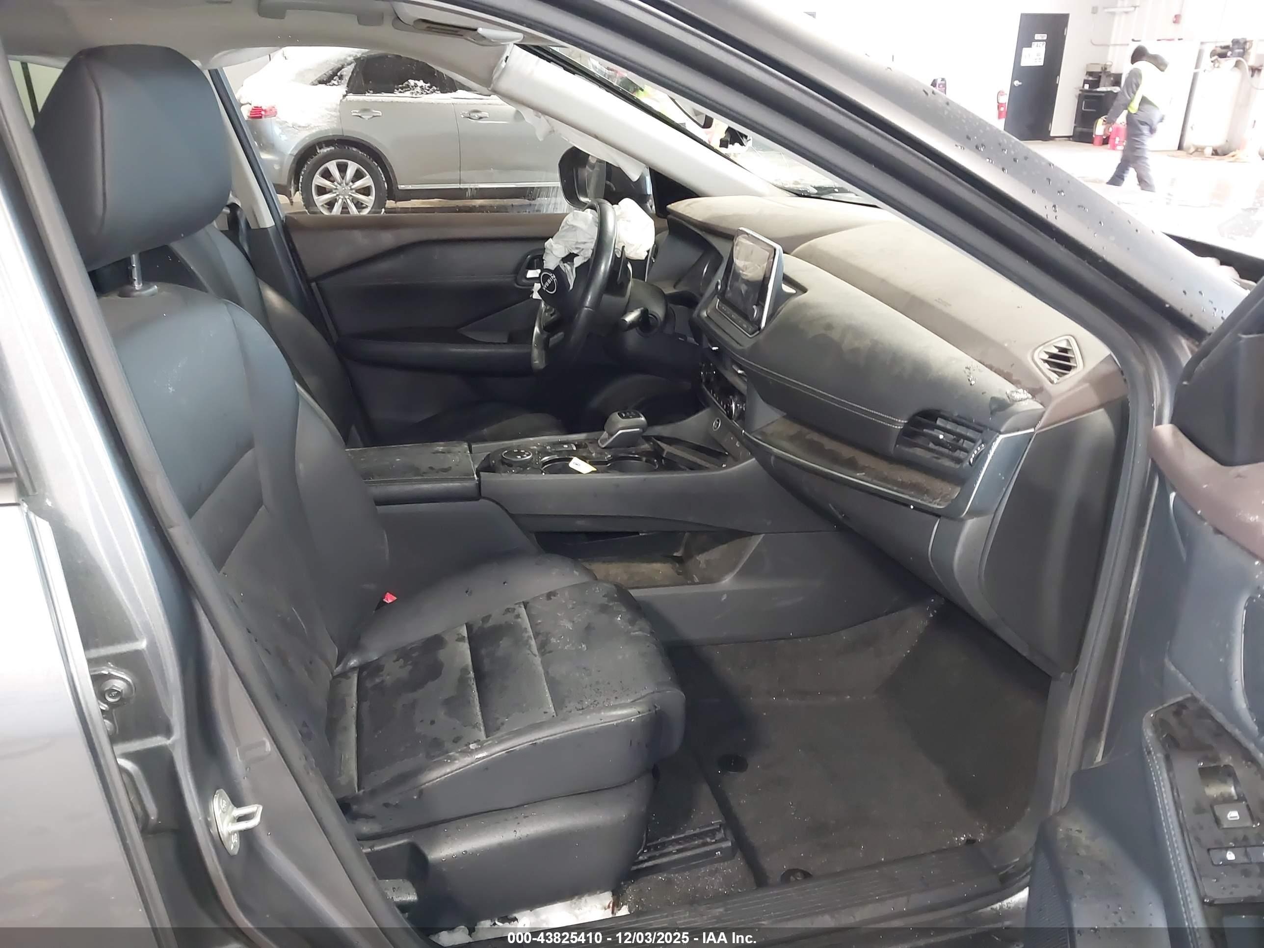 NISSAN ROGUE image 5