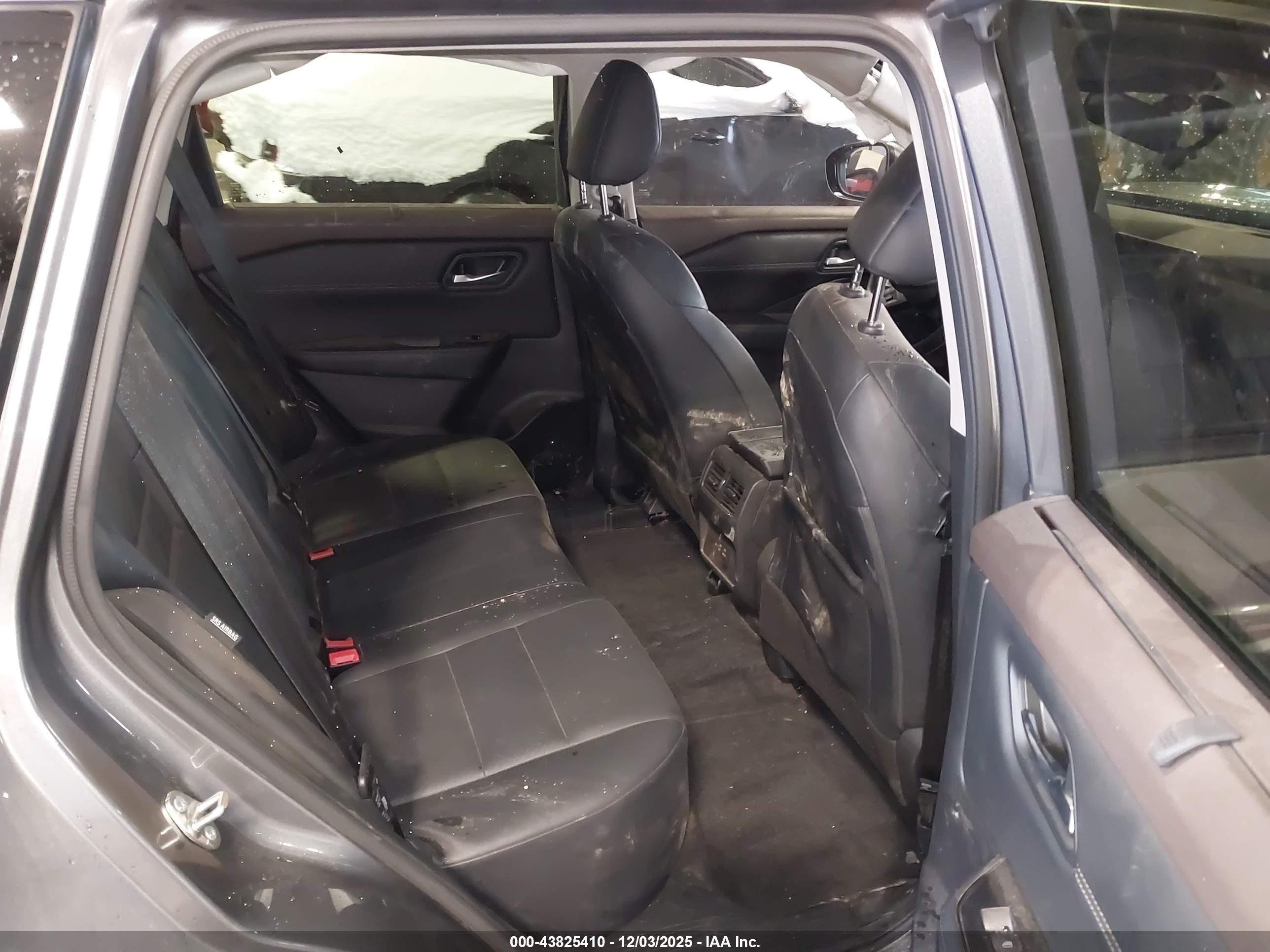 NISSAN ROGUE image 8