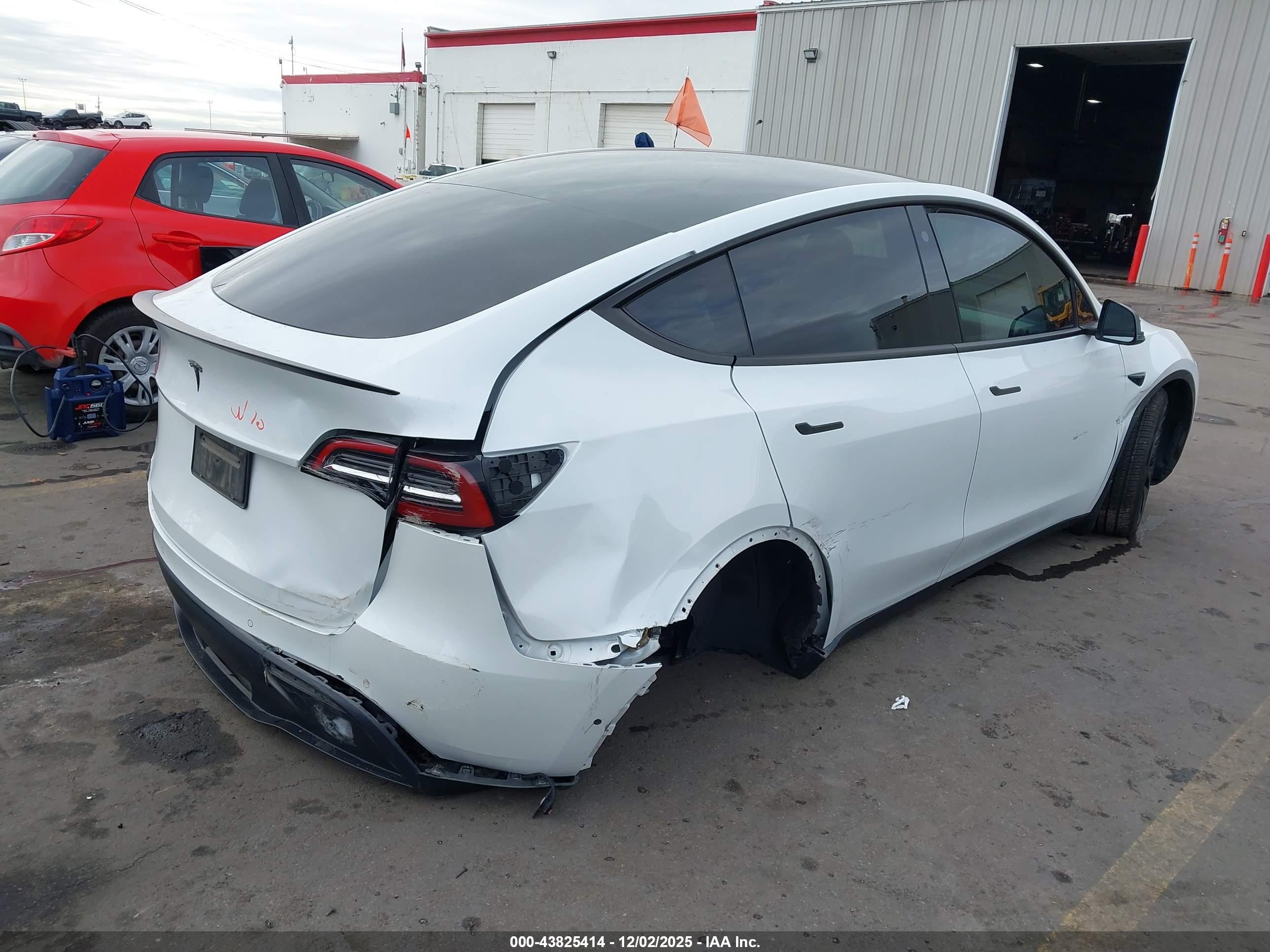 TESLA MODEL image 4