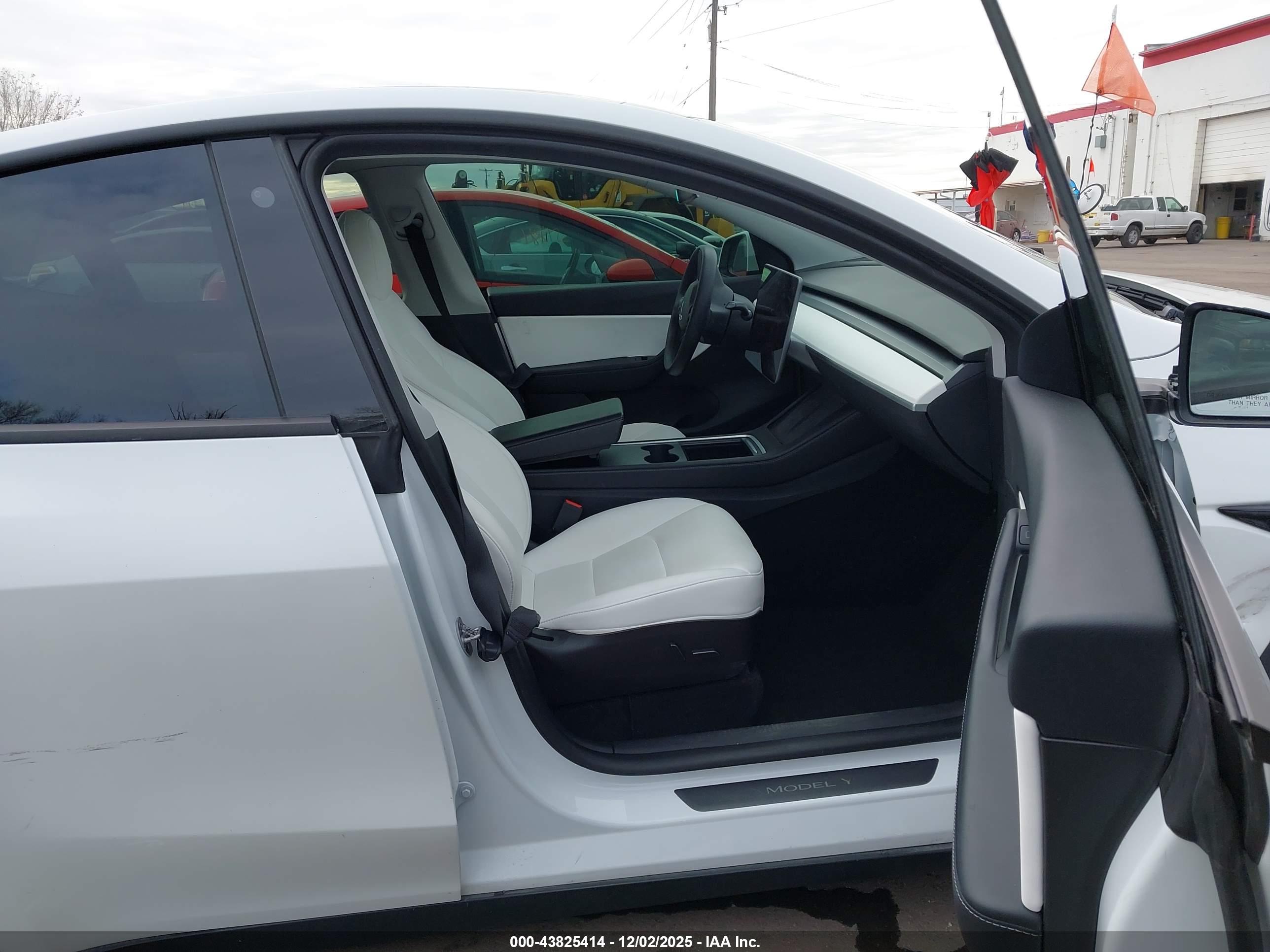 TESLA MODEL image 5