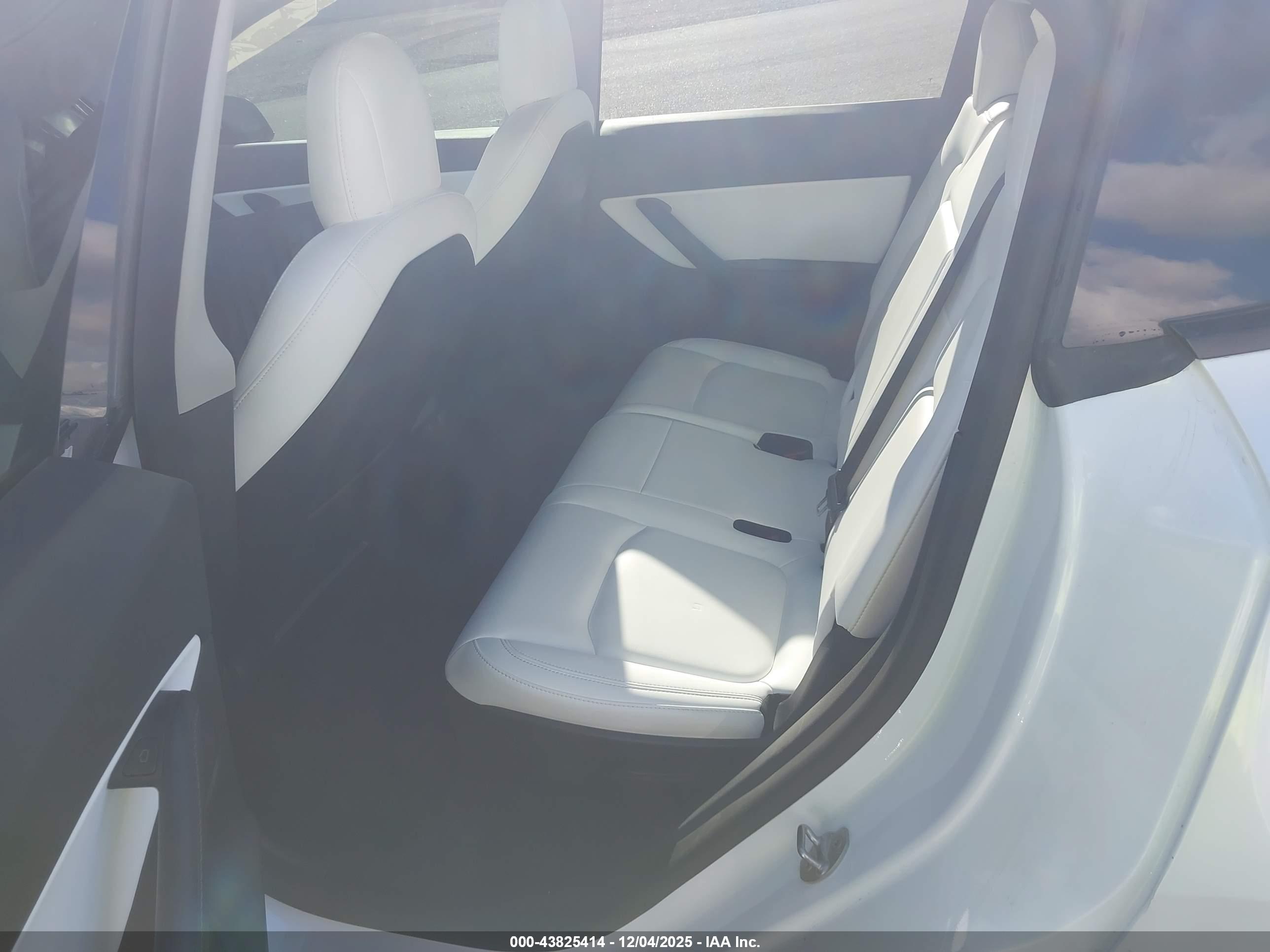 TESLA MODEL image 8