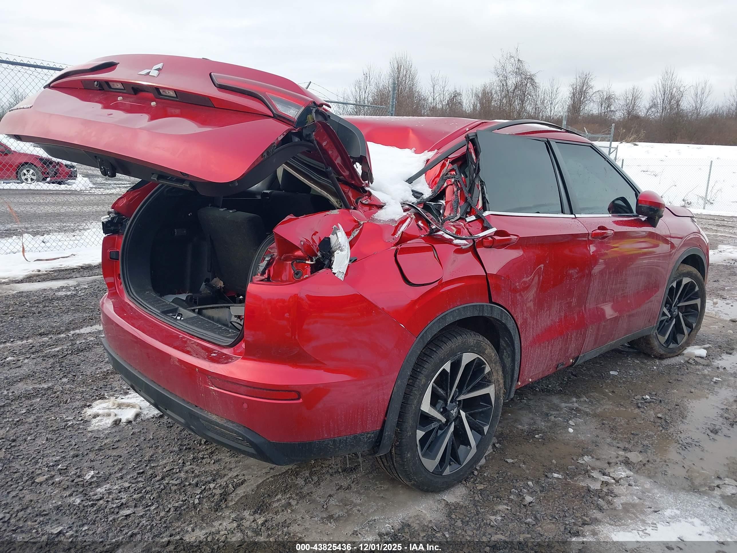 MITSUBISHI OUTLANDER image 6