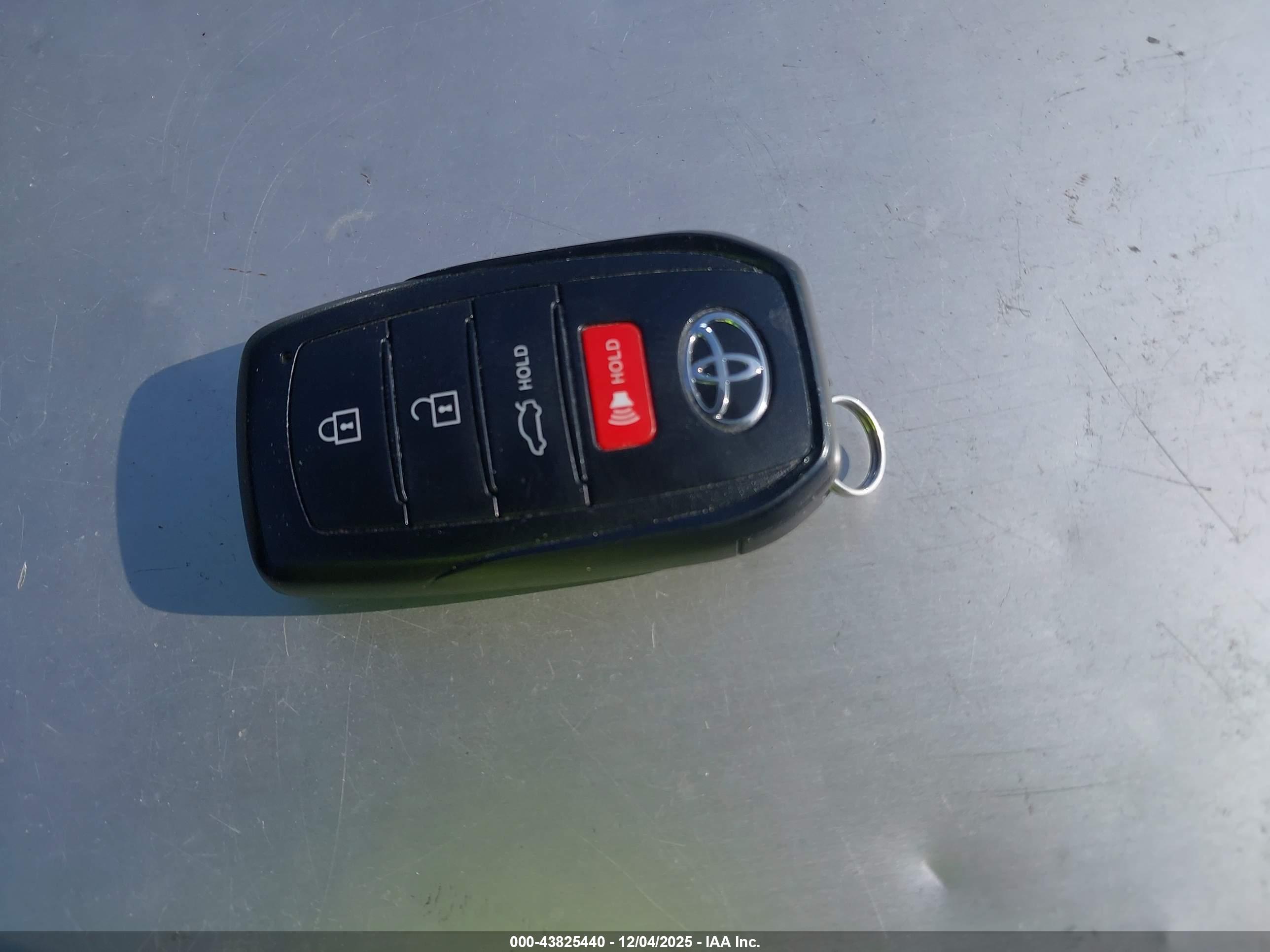 TOYOTA CAMRY image 11