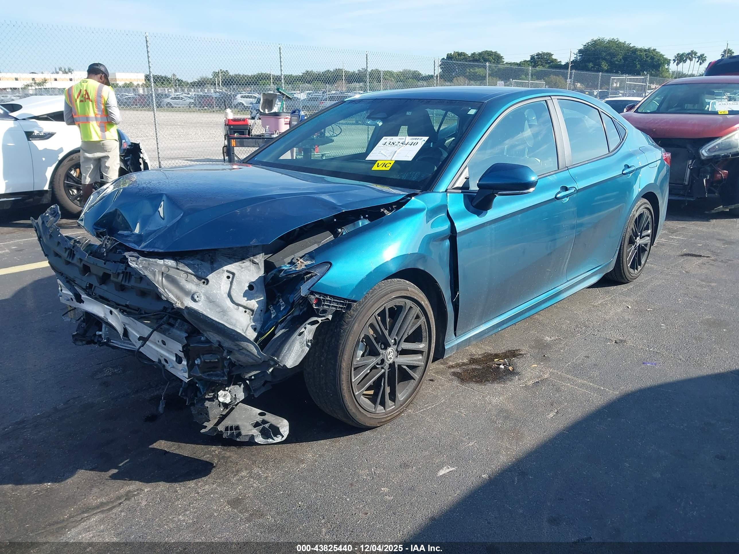 TOYOTA CAMRY image 2