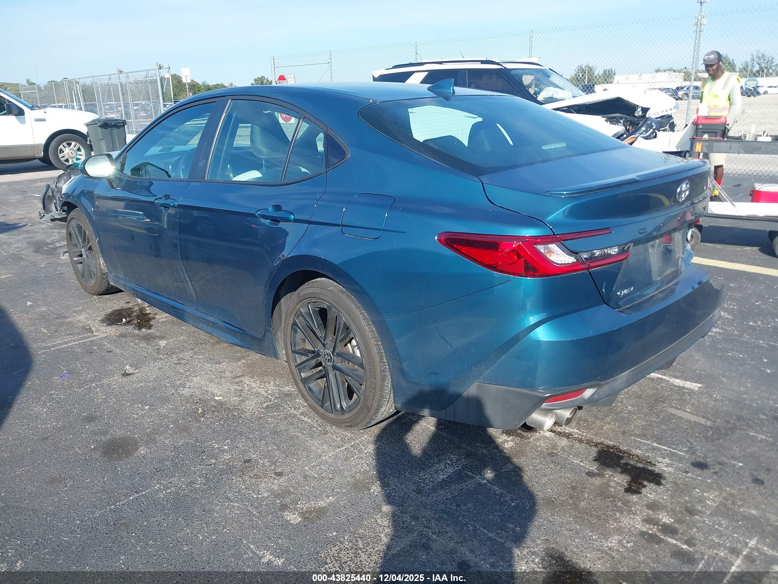 TOYOTA CAMRY image 3