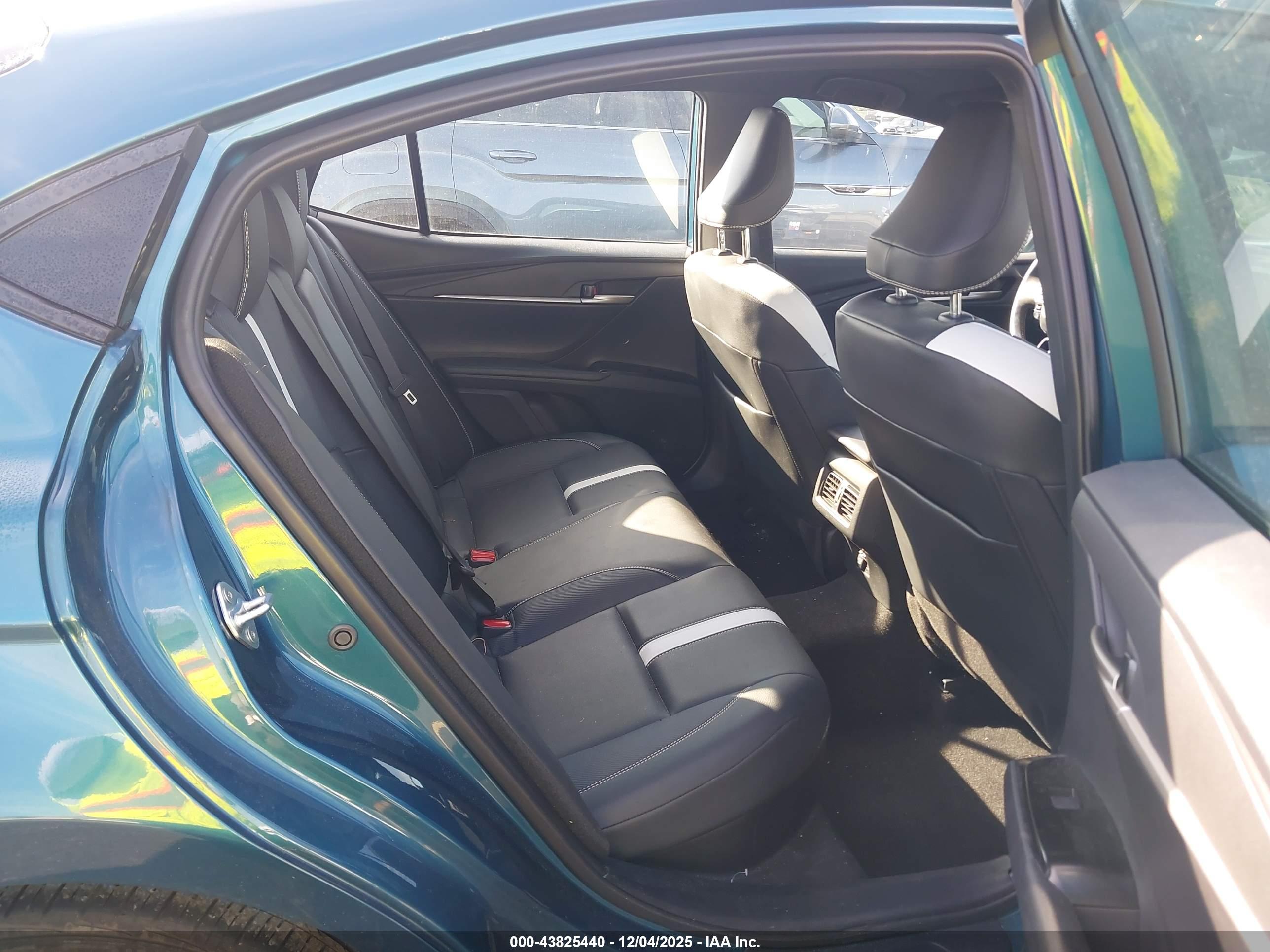 TOYOTA CAMRY image 8