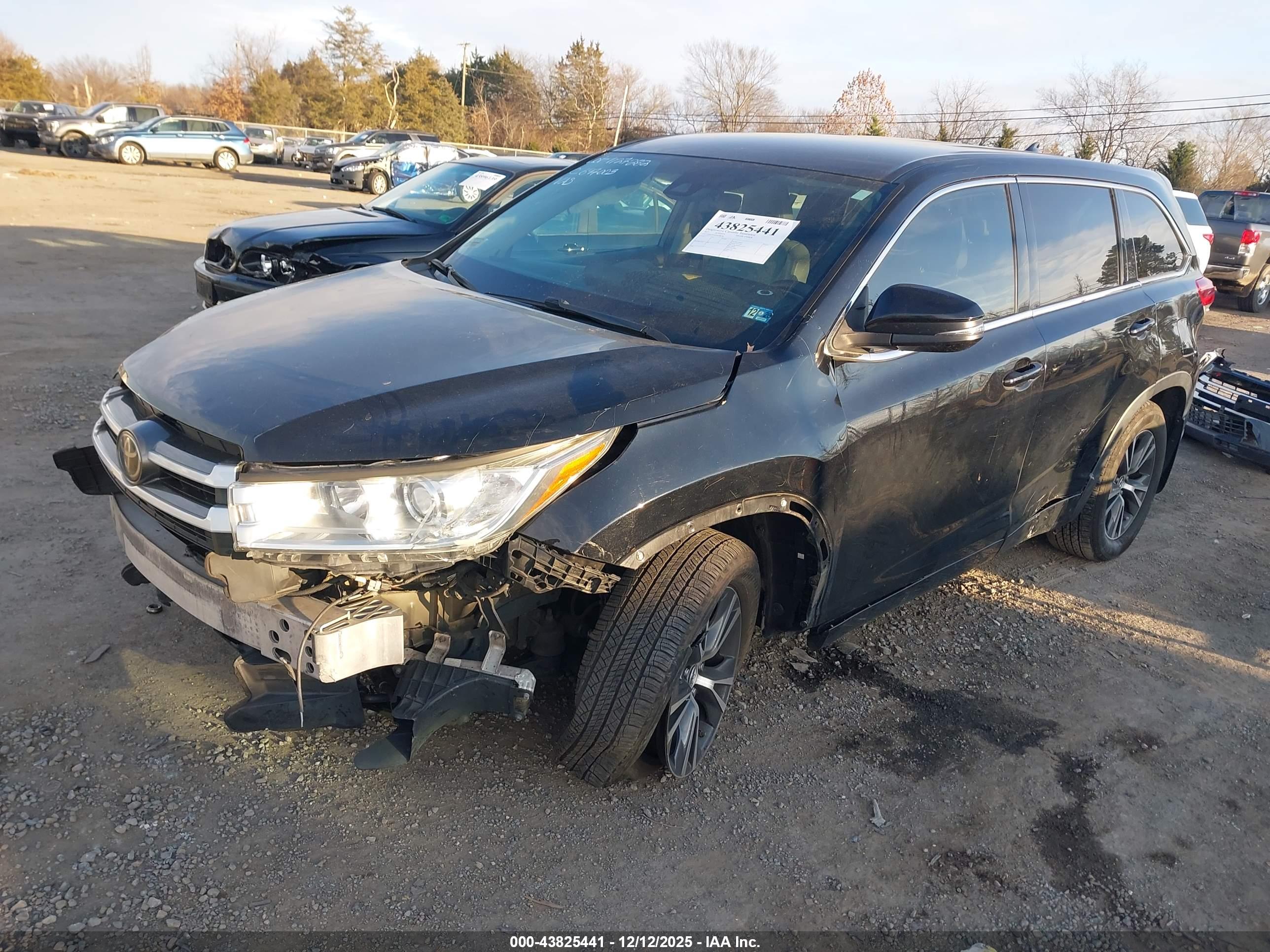 TOYOTA HIGHLANDER image 2