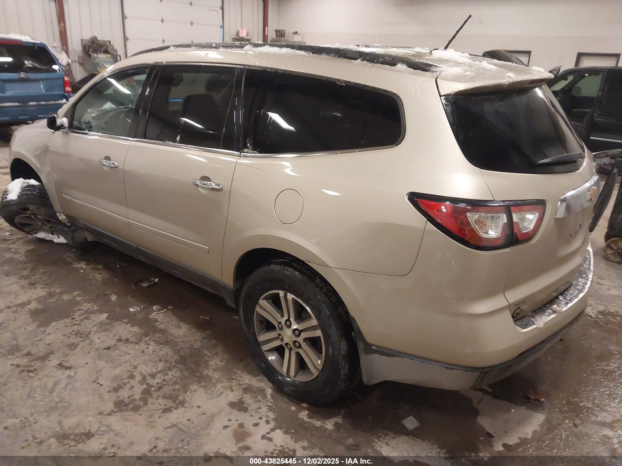 CHEVROLET TRAVERSE image 3