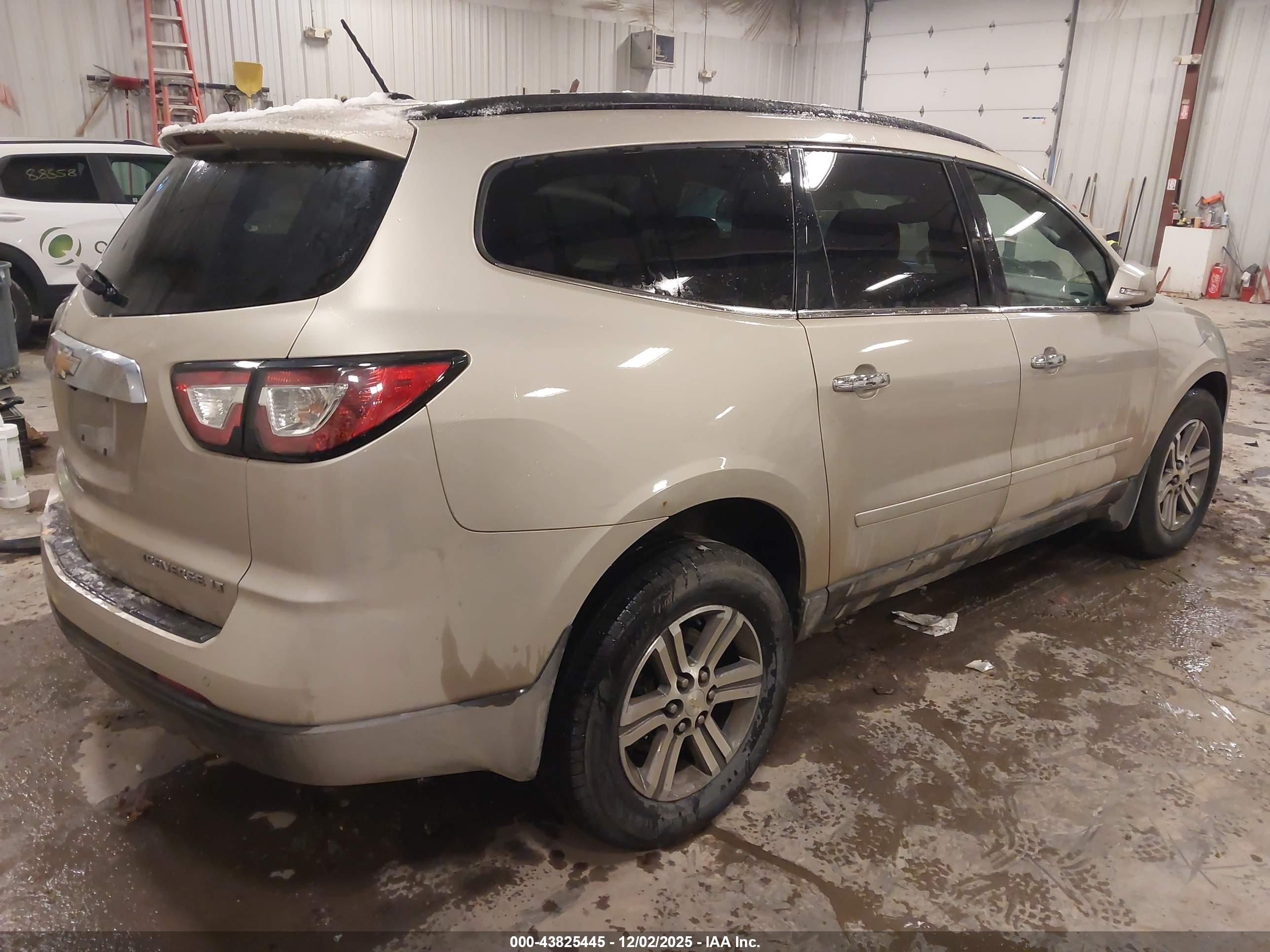 CHEVROLET TRAVERSE image 4
