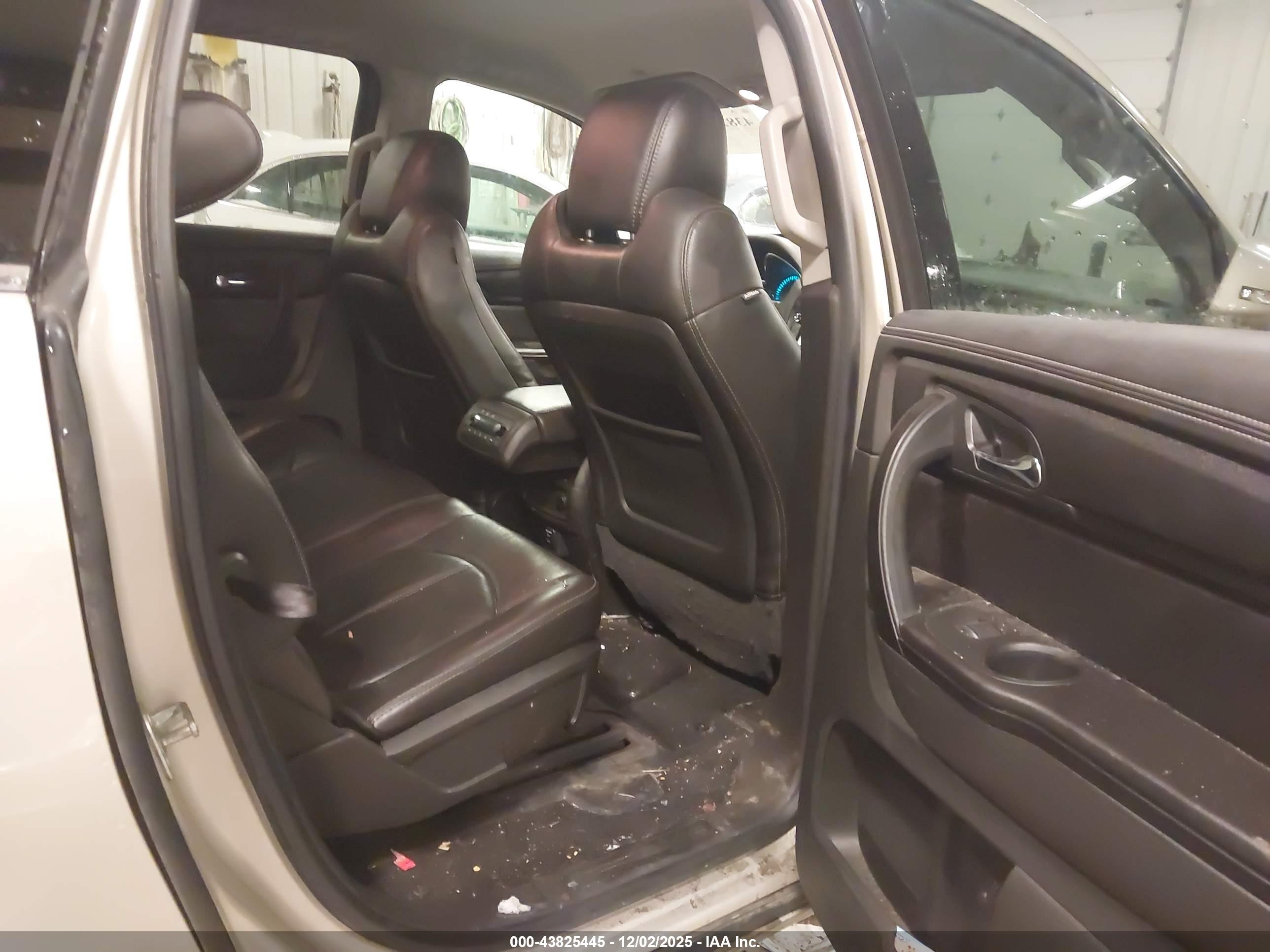 CHEVROLET TRAVERSE image 8