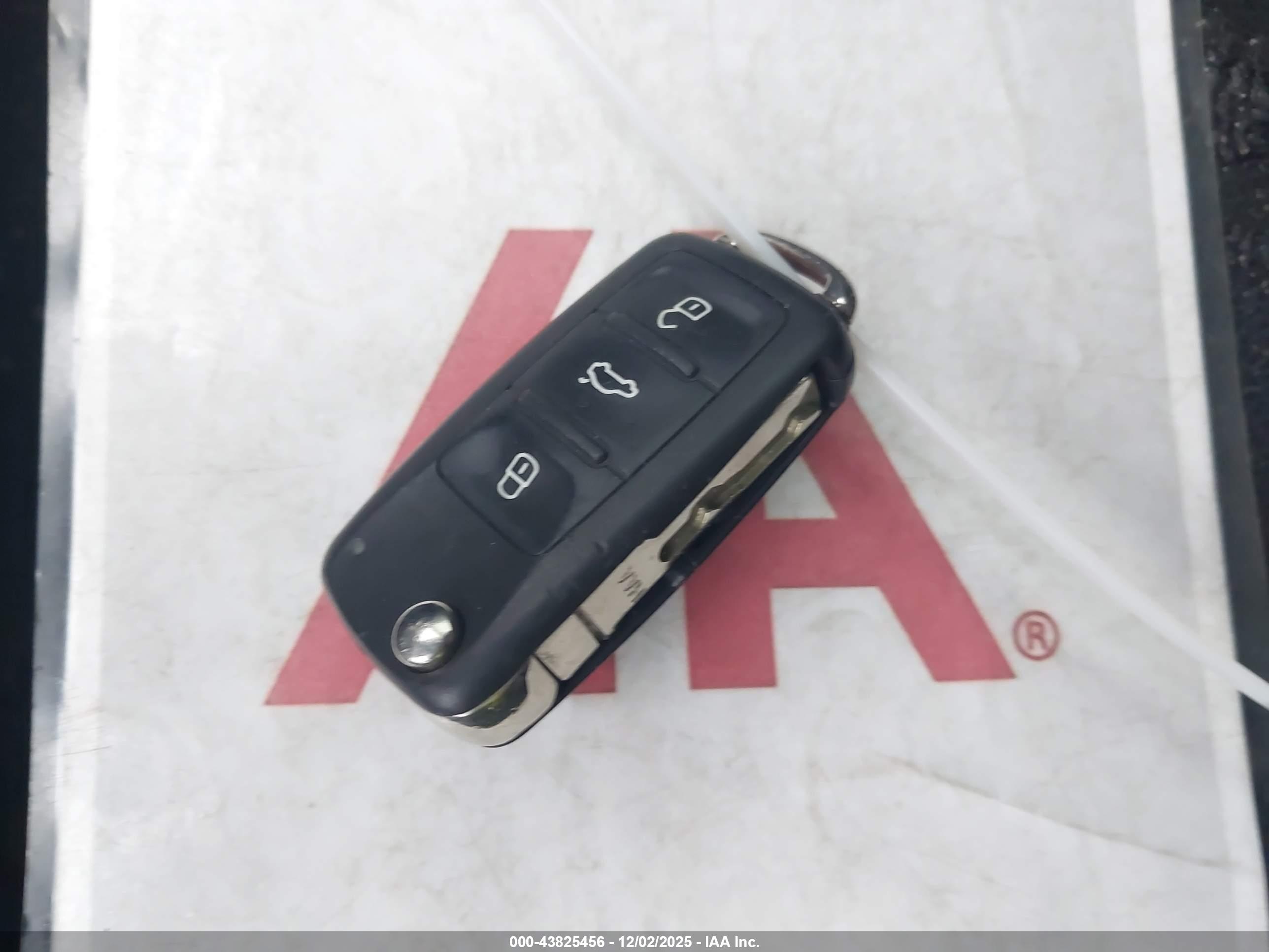 VOLKSWAGEN JETTA image 11