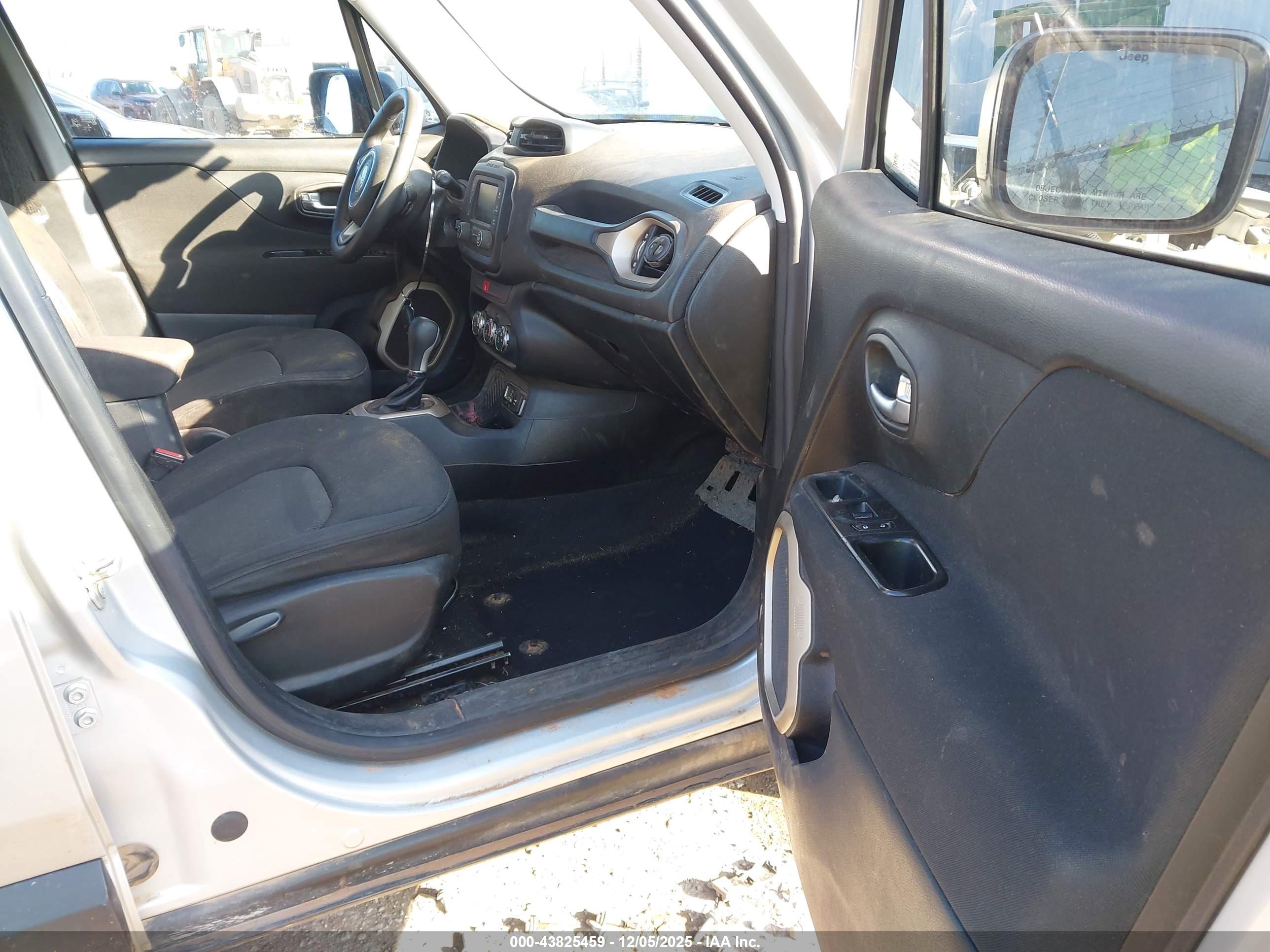 JEEP RENEGADE image 5