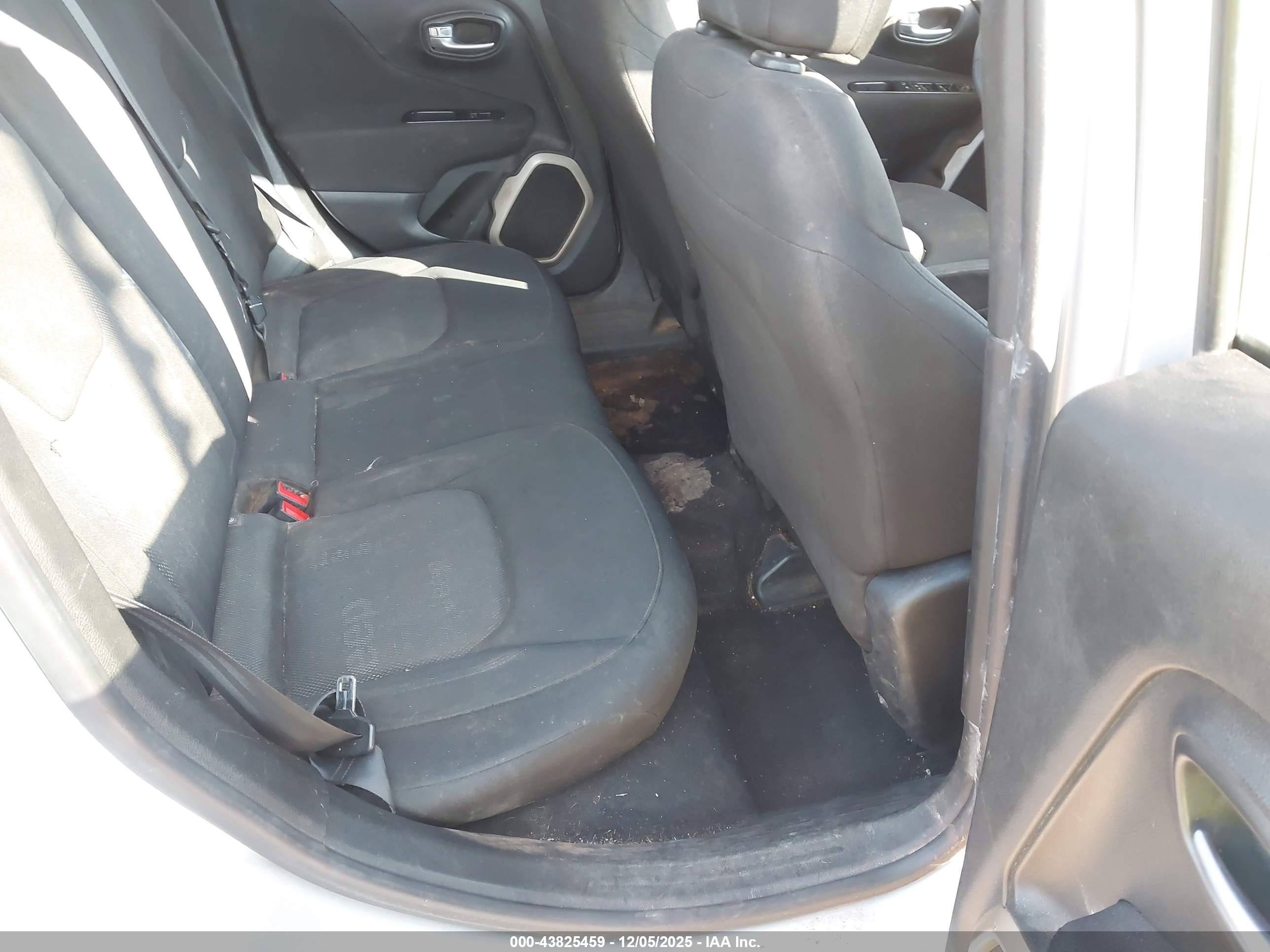 JEEP RENEGADE image 8