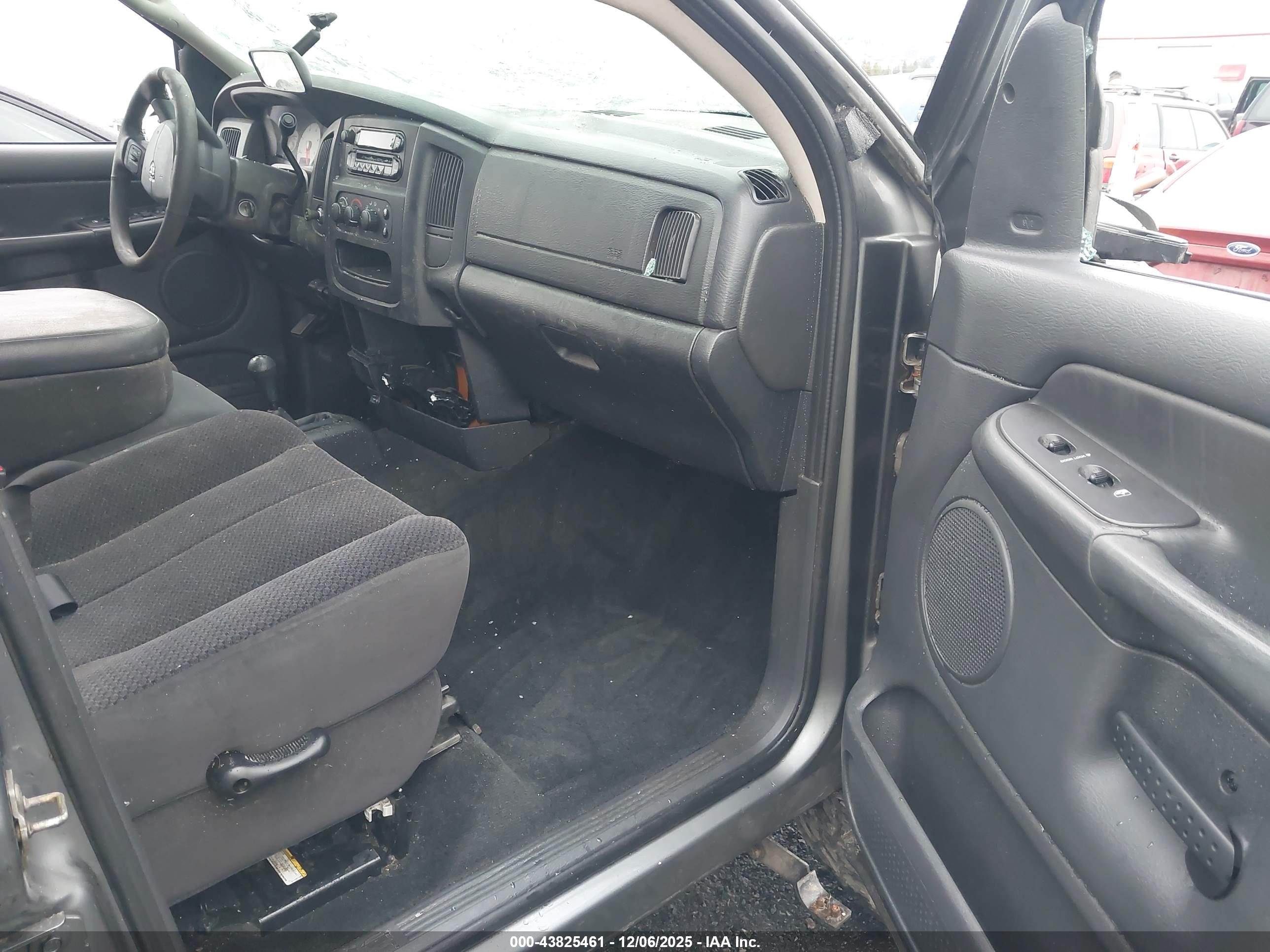 DODGE RAM image 5