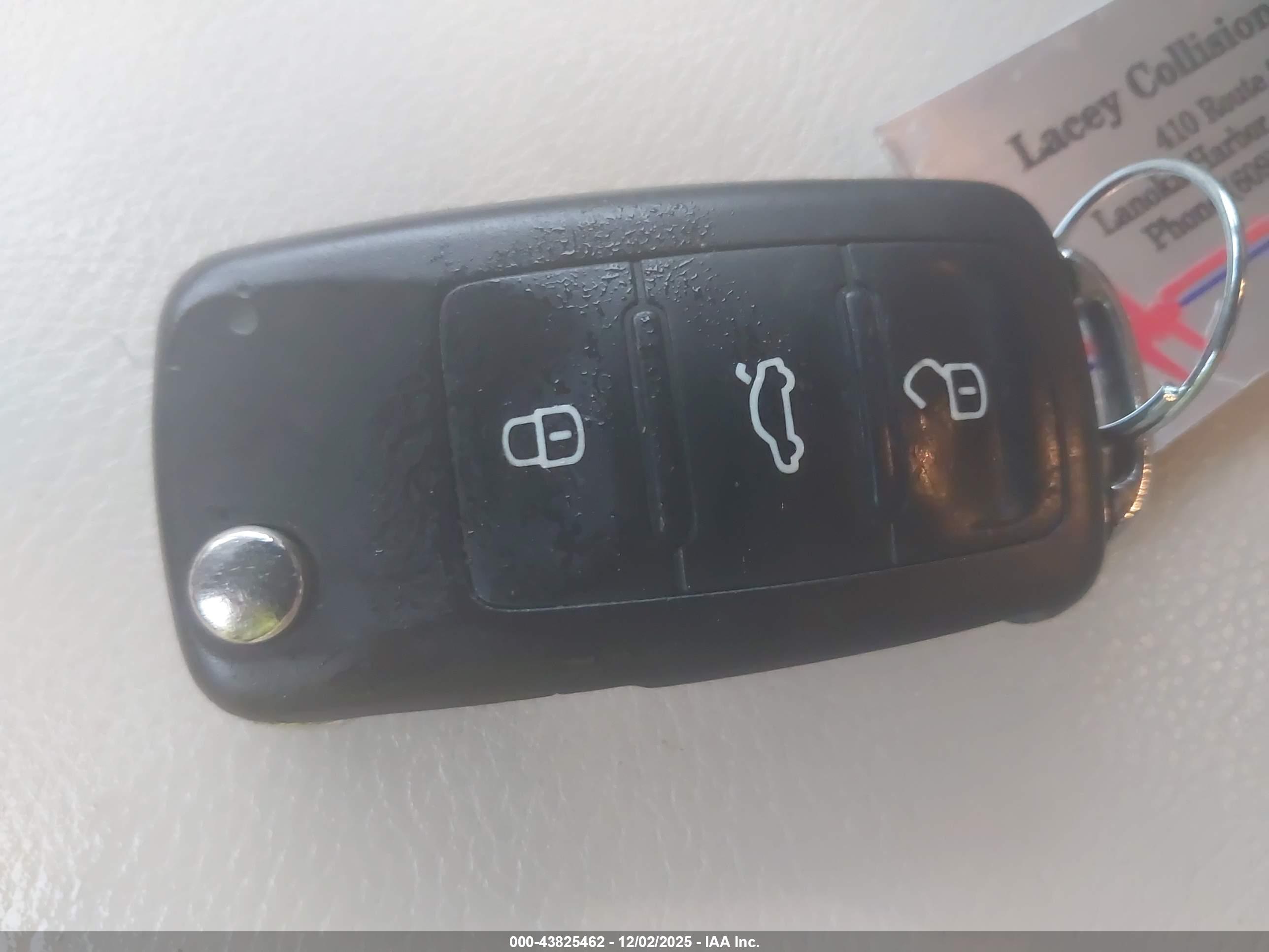 VOLKSWAGEN TIGUAN image 11