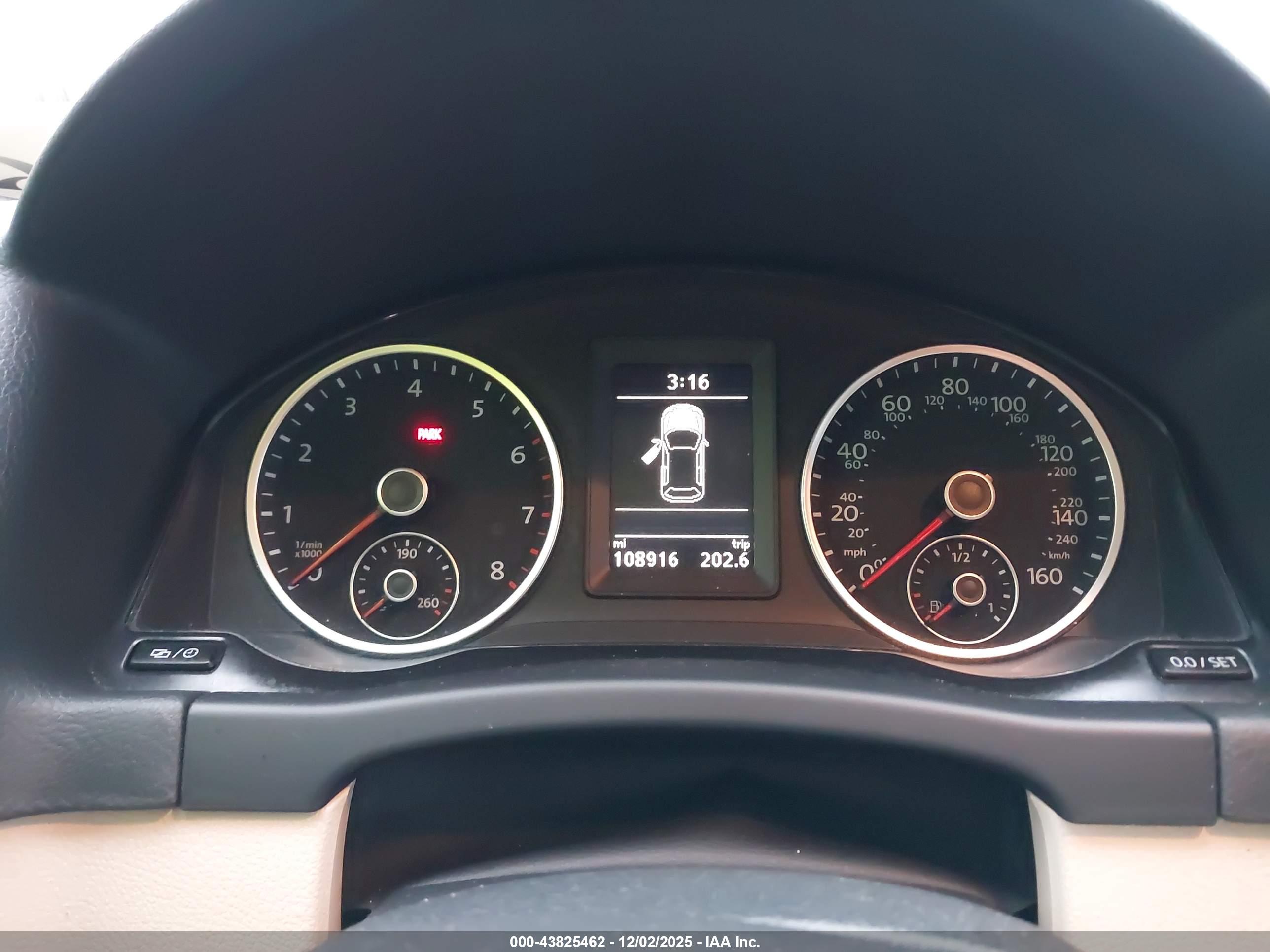 VOLKSWAGEN TIGUAN image 7