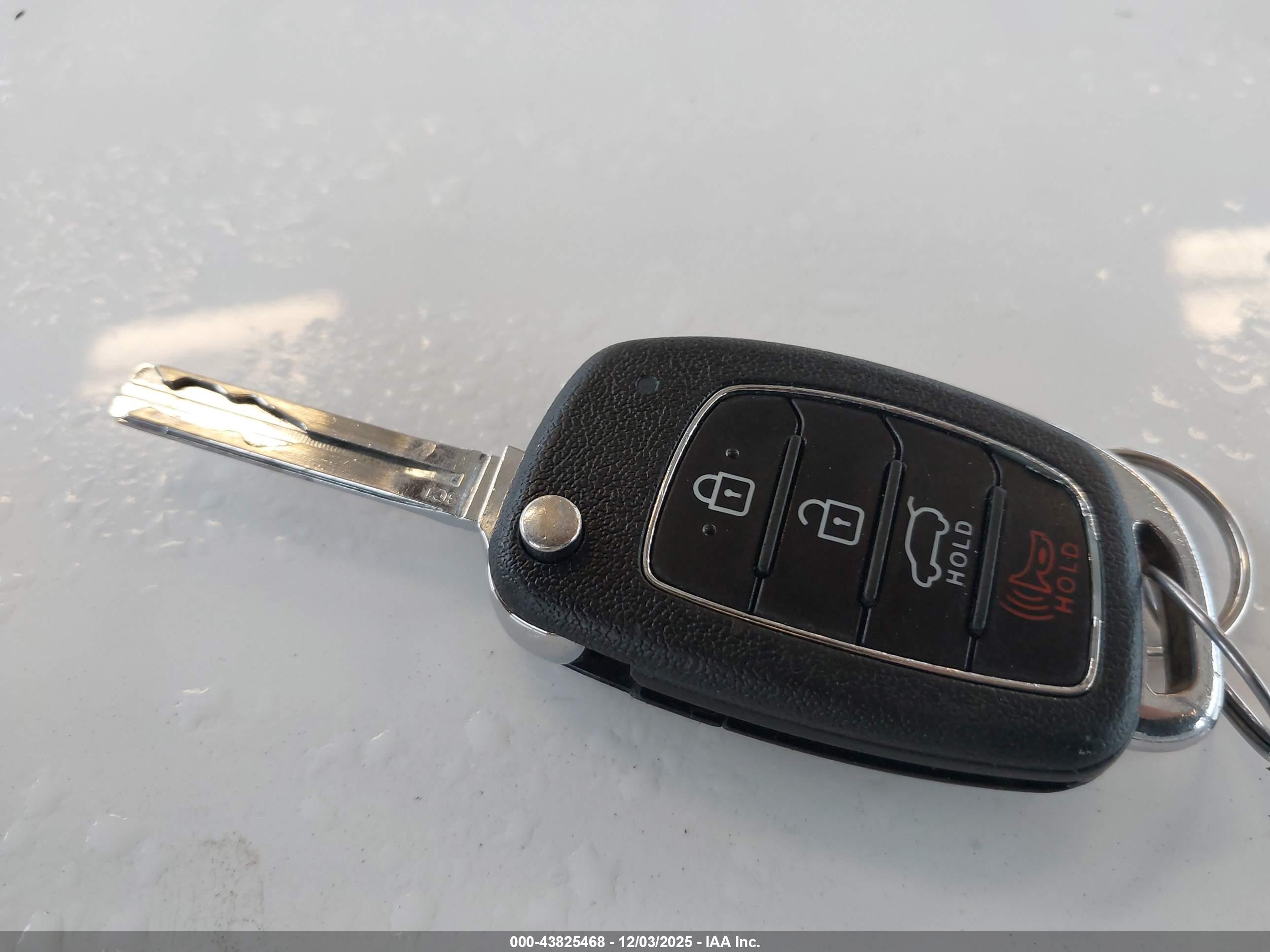 HYUNDAI TUCSON image 11