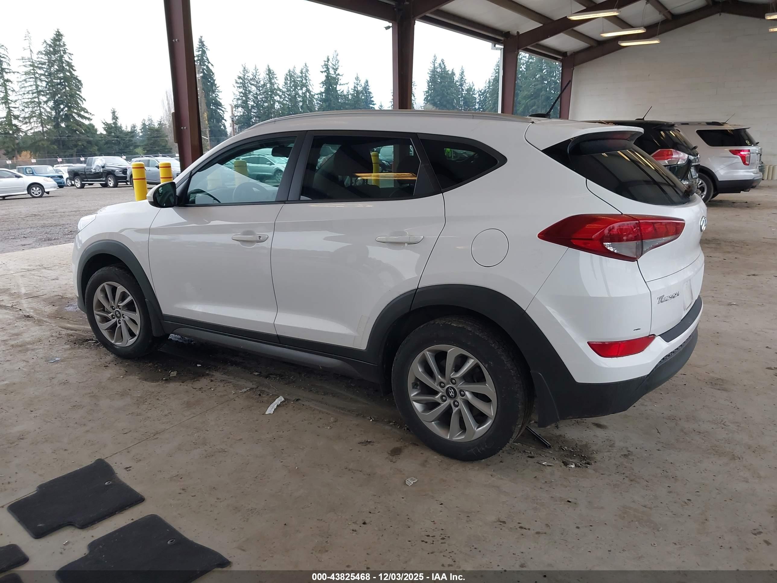 HYUNDAI TUCSON image 3