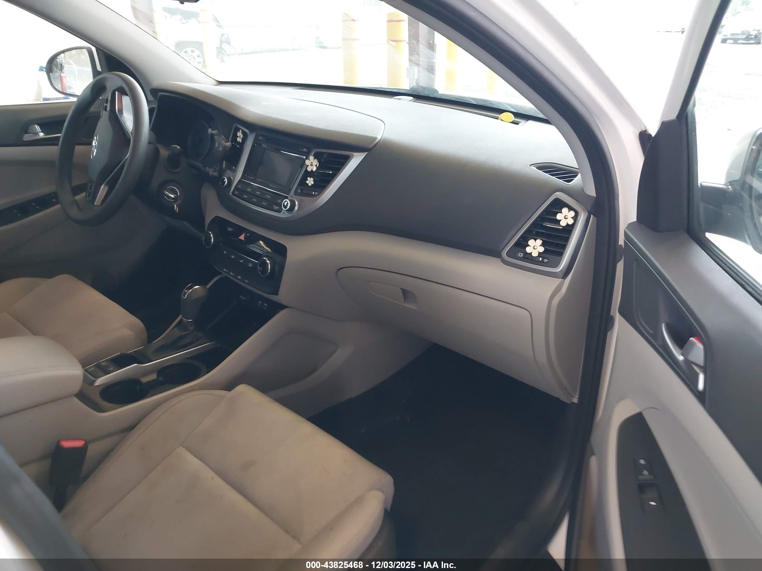 HYUNDAI TUCSON image 5