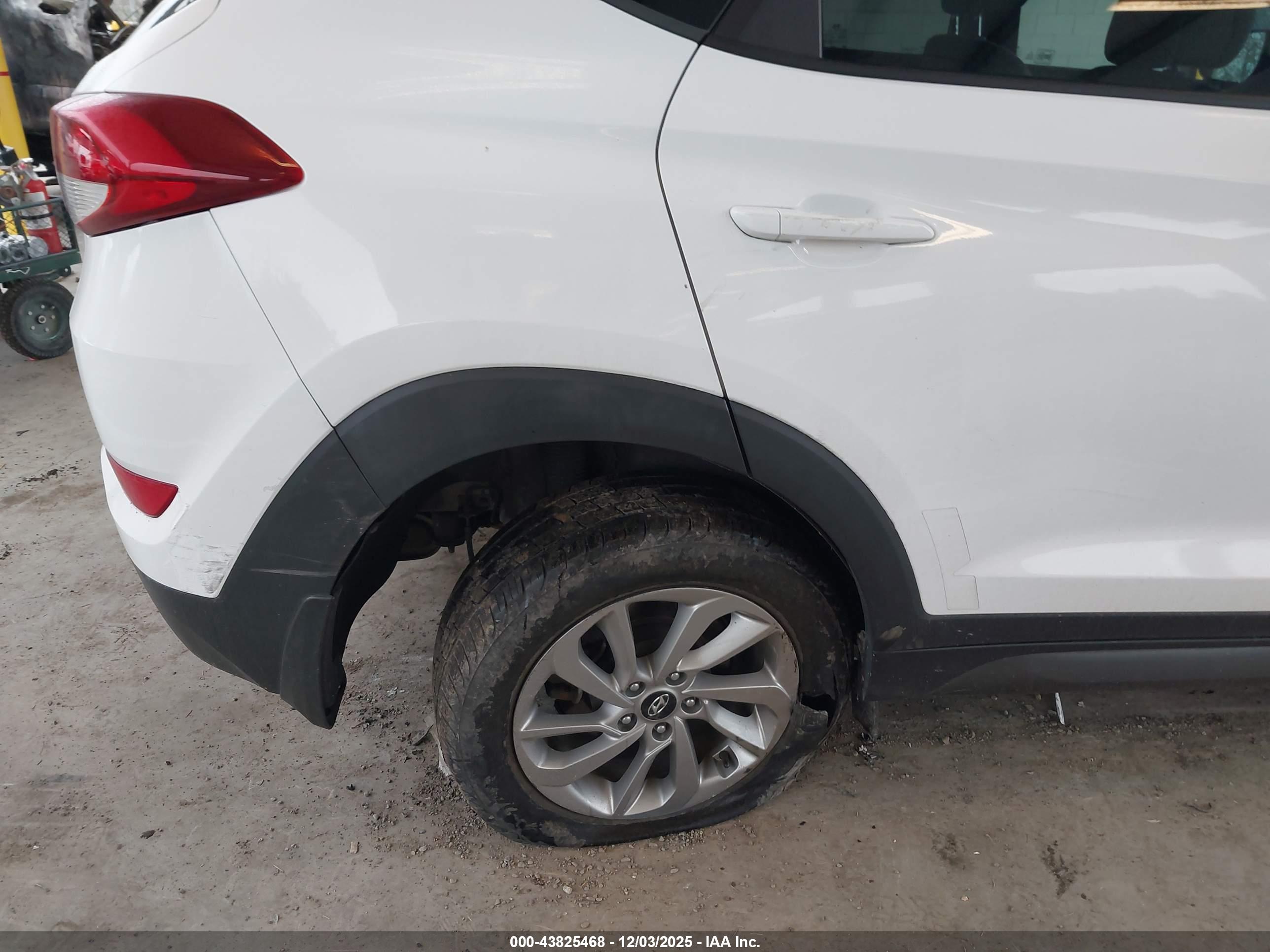HYUNDAI TUCSON image 6